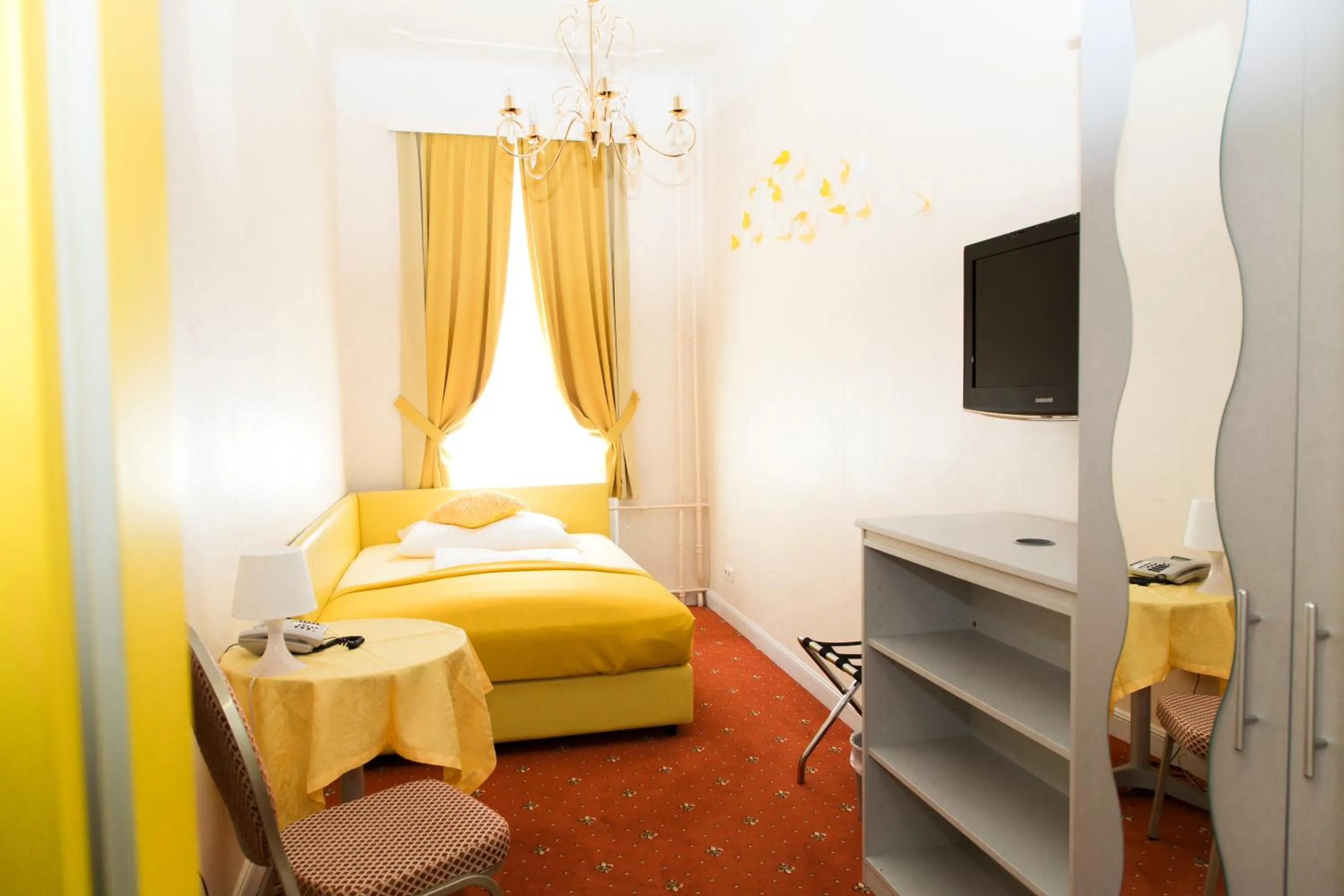 Photo of the whole room, Room Photo in Hotel Odeon