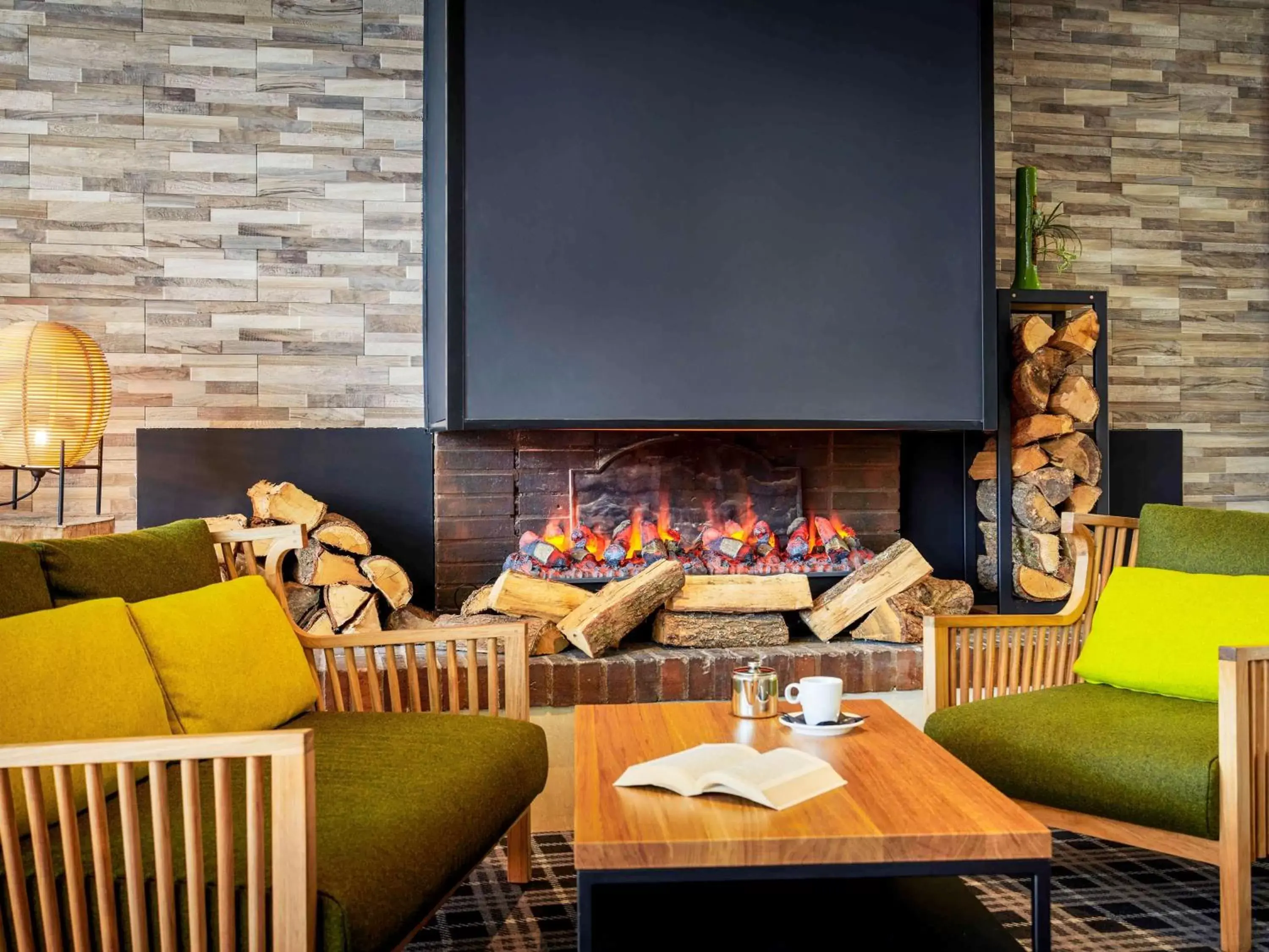 Lounge or bar, Seating Area in Novotel Senart Golf De Greenparc