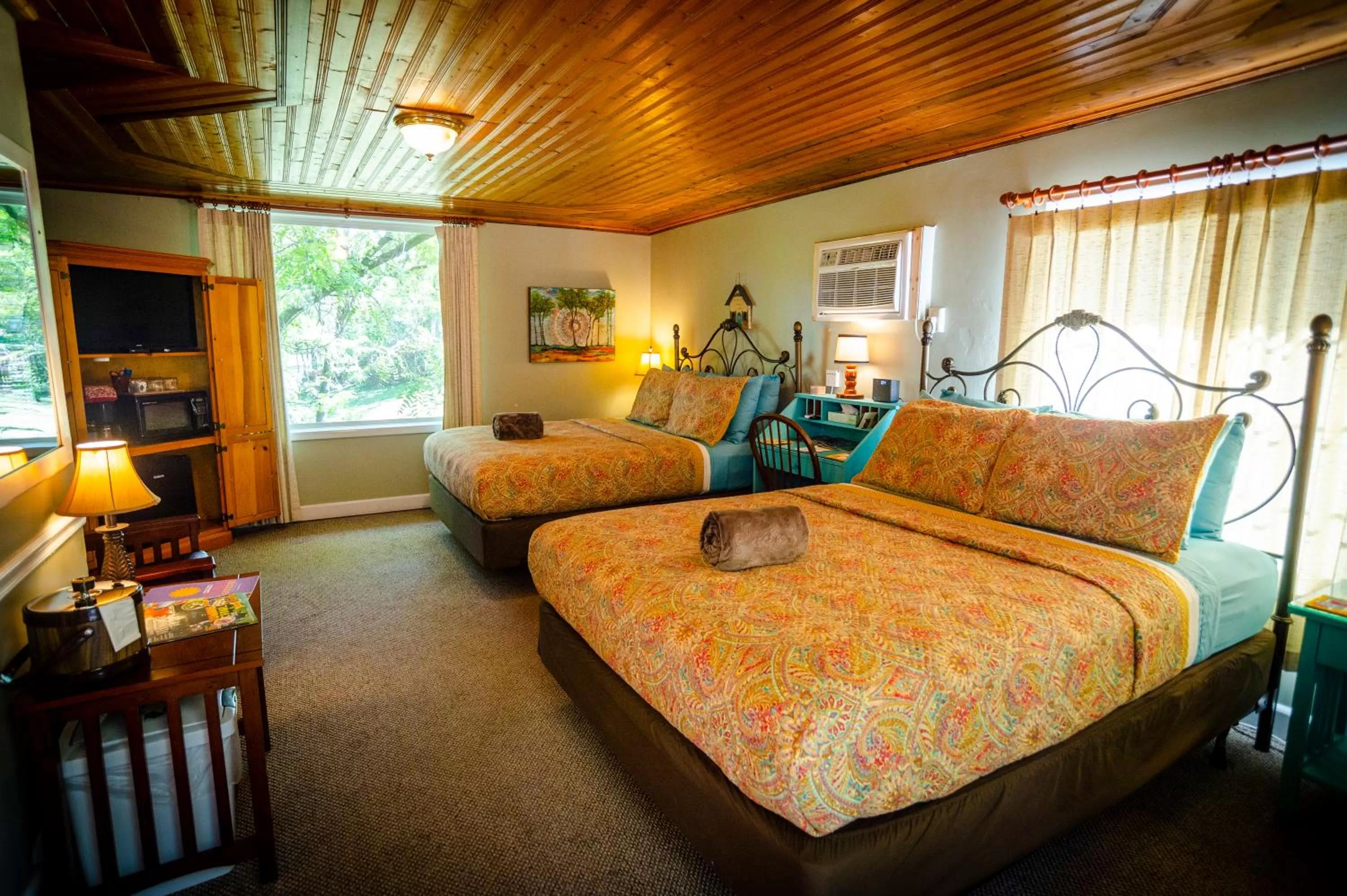 Bed in Sherwood Court Cottages