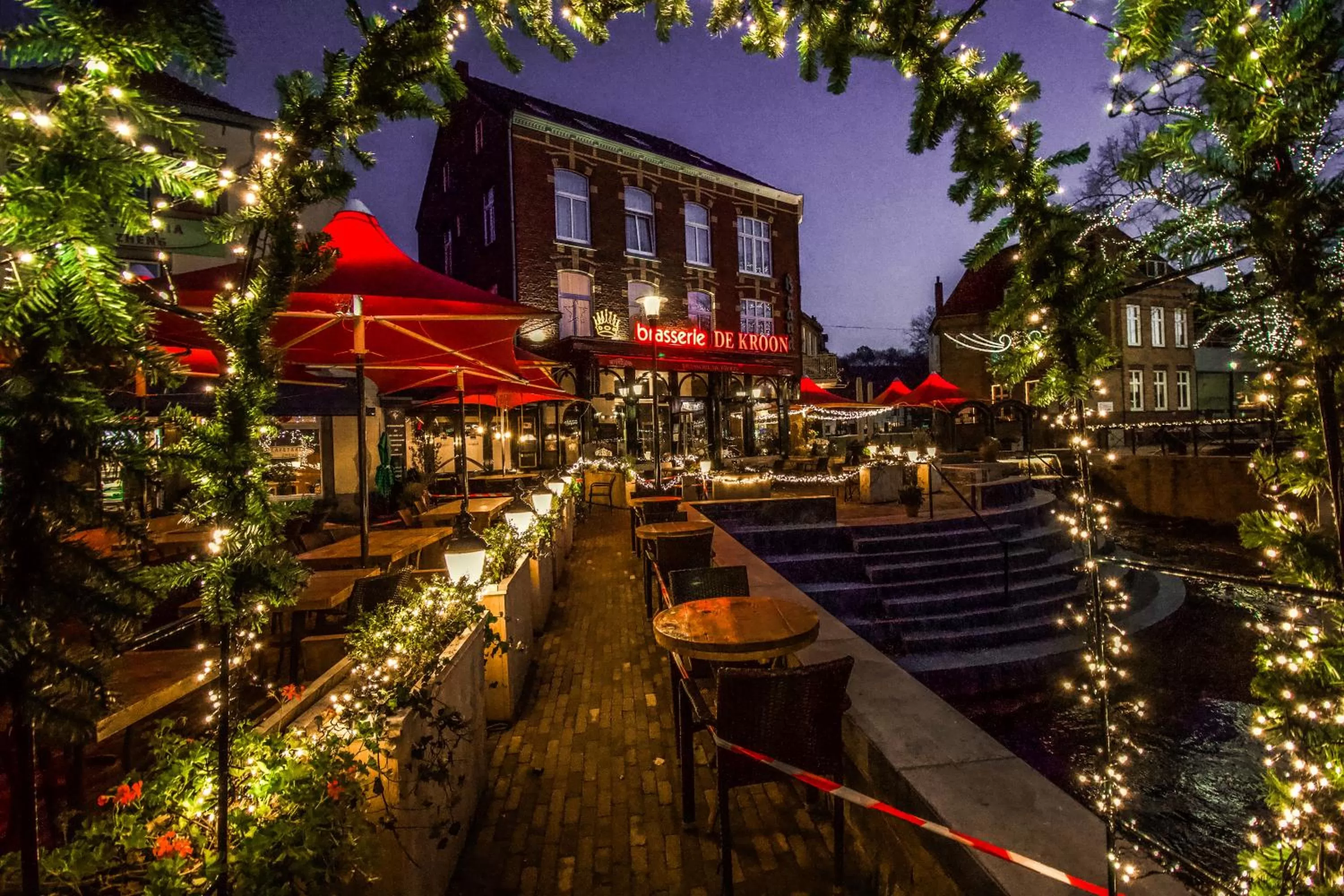 Property building in Hotel Brasserie de Kroon