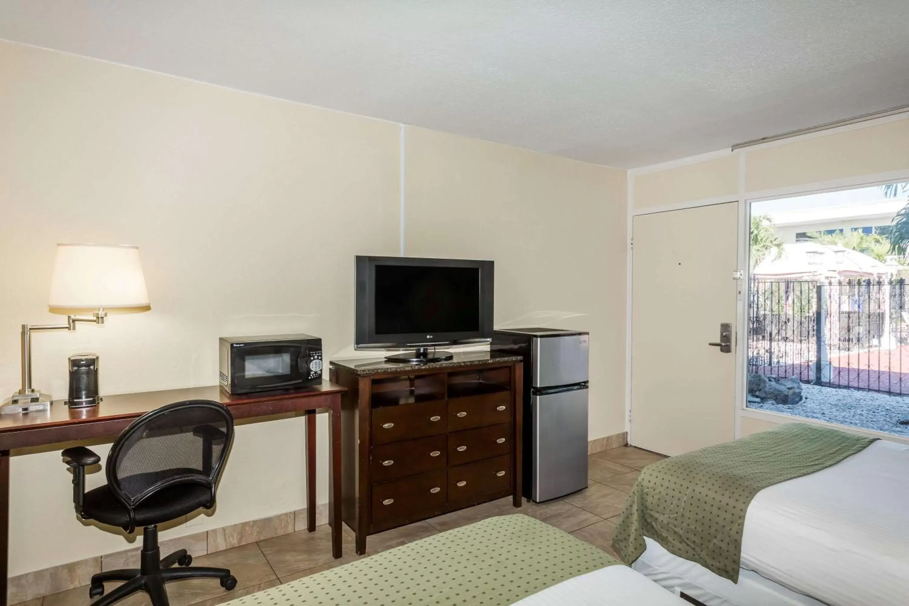 Photo of the whole room, TV/Entertainment Center in Days Inn by Wyndham St. Petersburg / Tampa Bay Area