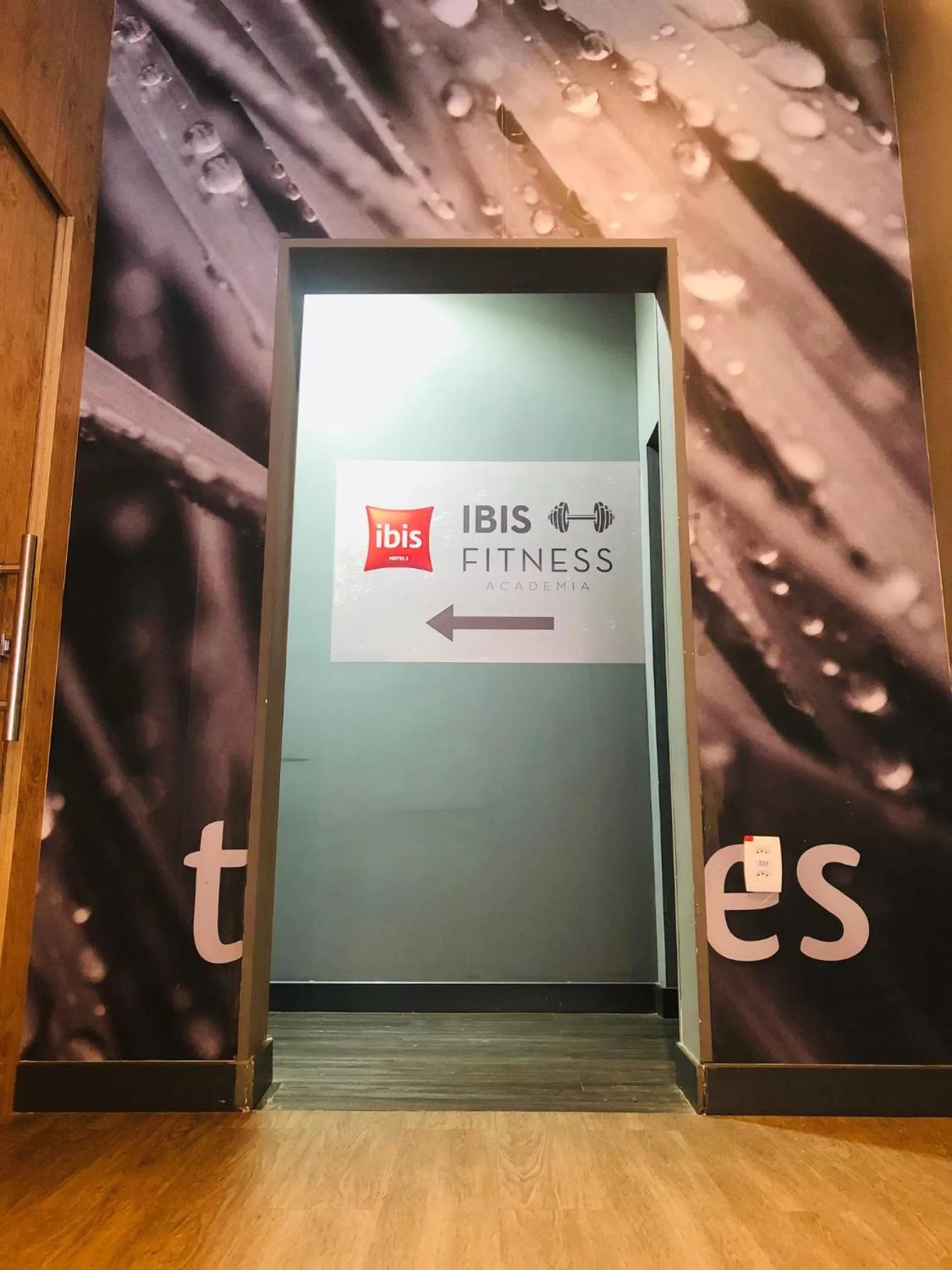 Property logo or sign in ibis Manaus Aeroporto