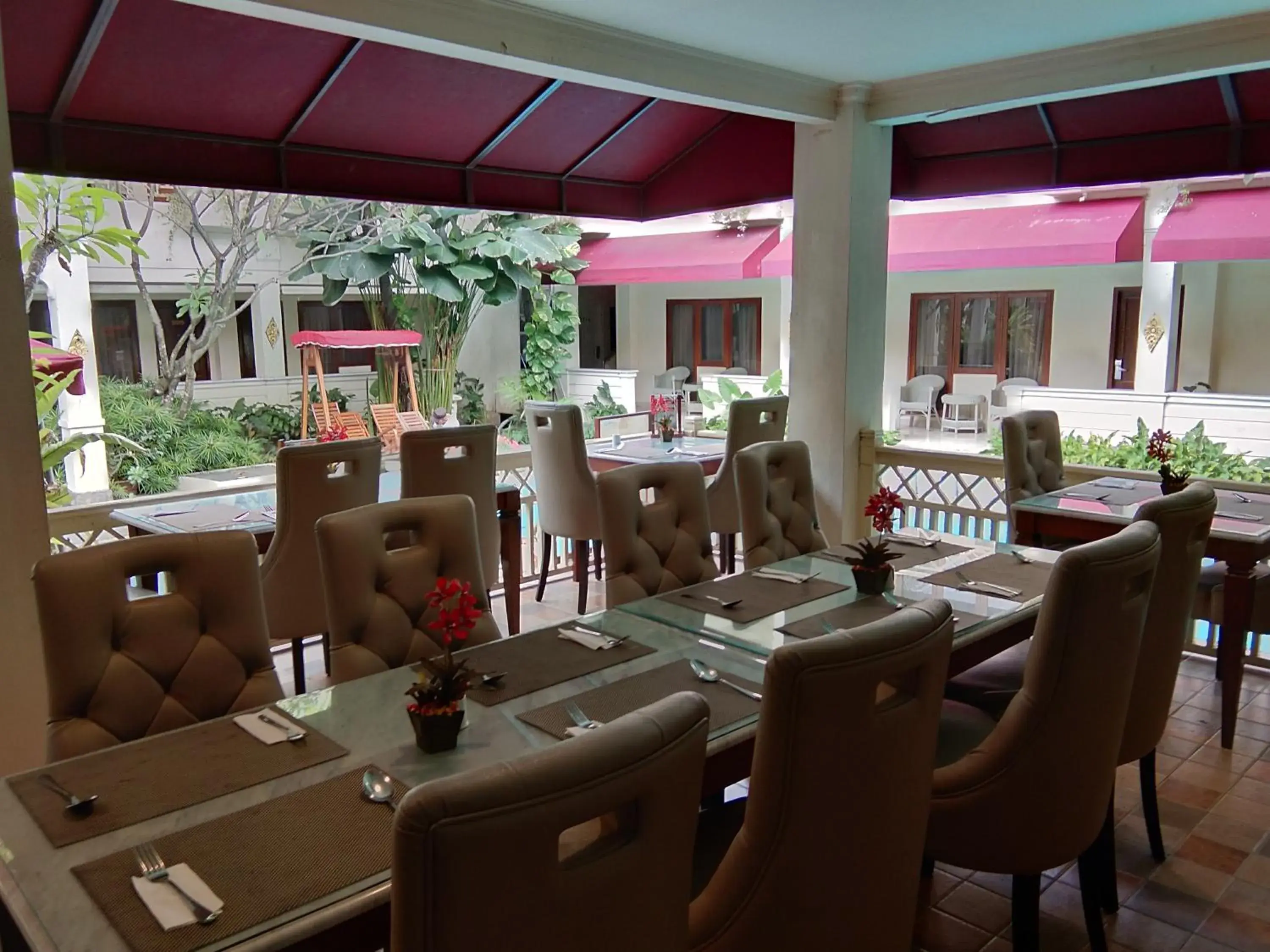 Restaurant/Places to Eat in Hotel Indah Palace Yogyakarta