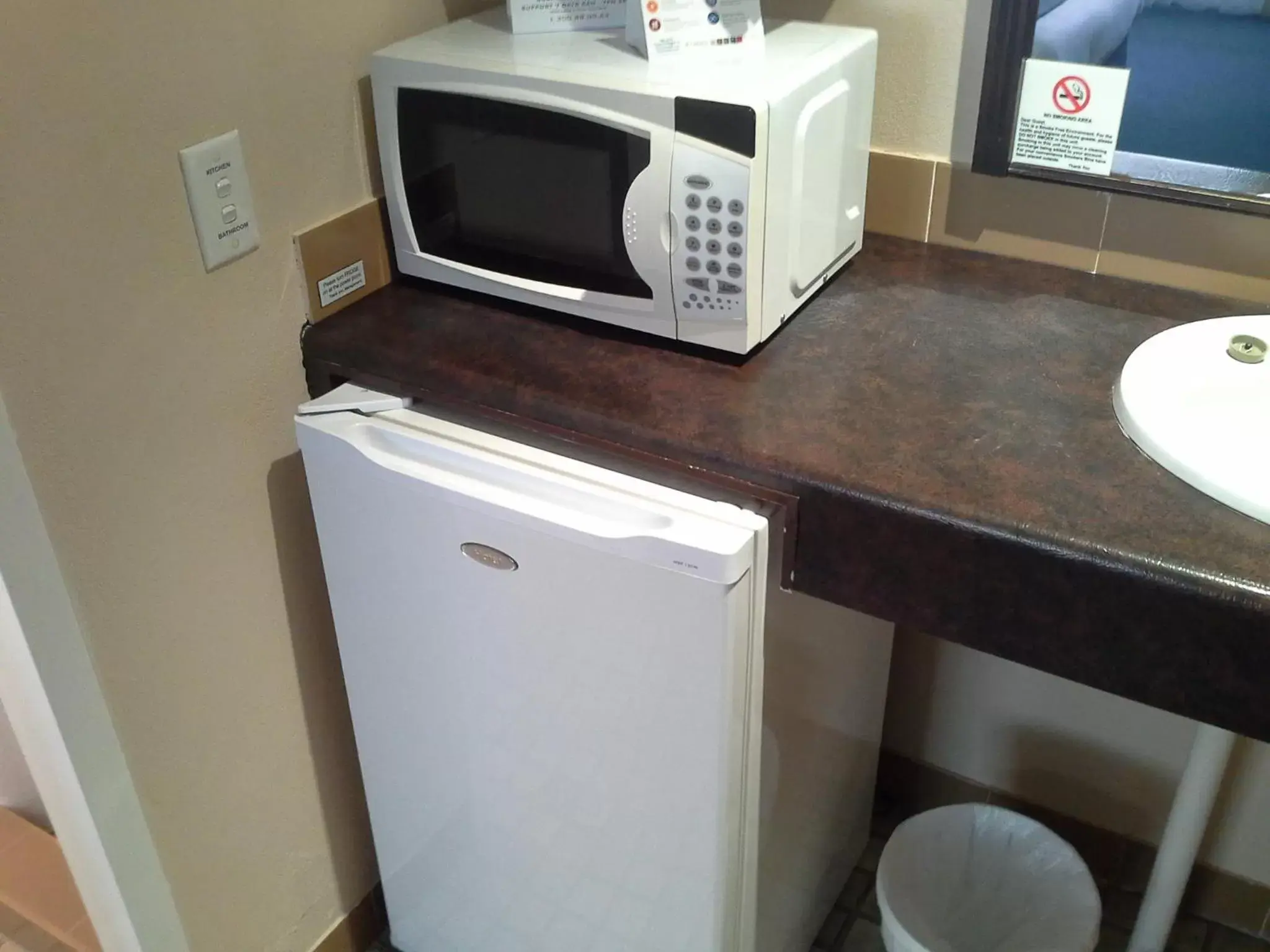 Decorative detail, Kitchen/Kitchenette in Hideaway Motor Inn