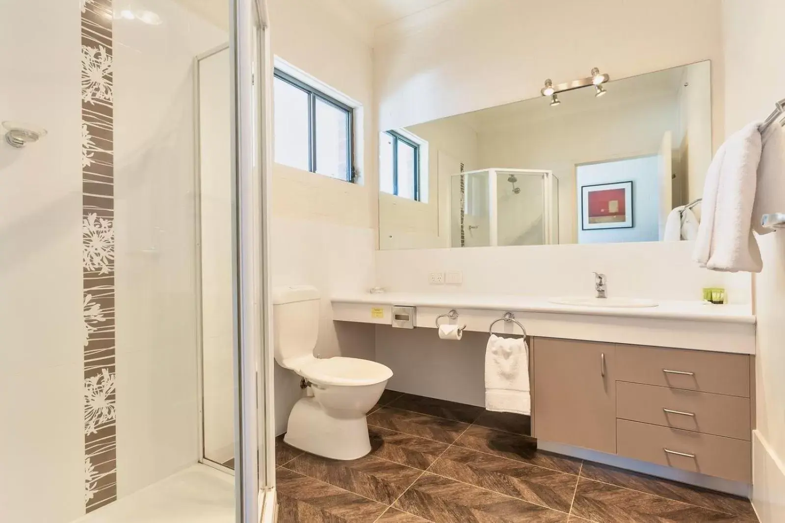 Bathroom in Blazing Stump Motel & Suites