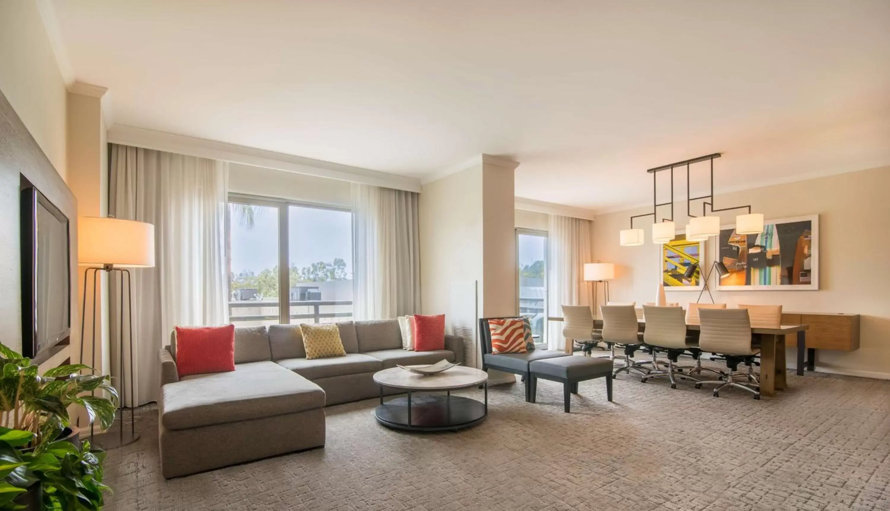 Living room, Seating Area in DoubleTree by Hilton San Diego-Mission Valley