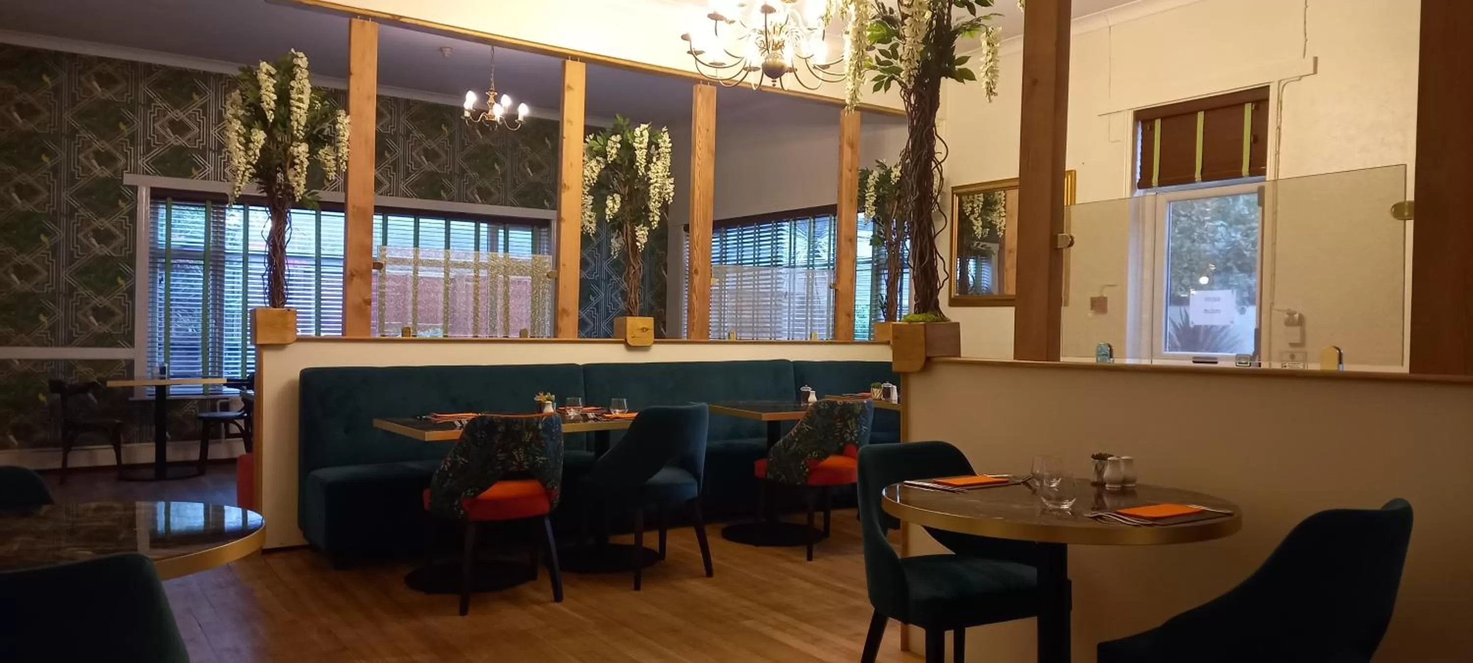 Restaurant/places to eat in Royal Sportsman Hotel