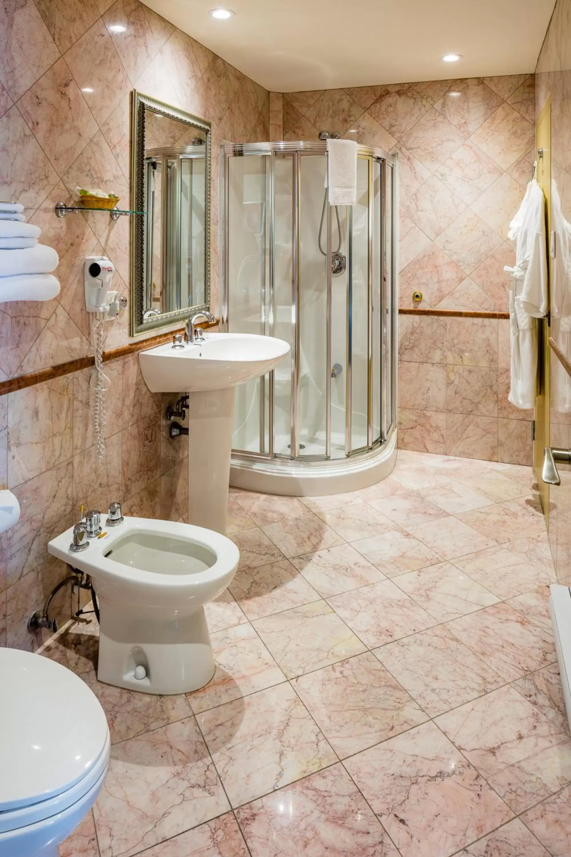 Shower, Bathroom in Auberge Royal Versailles