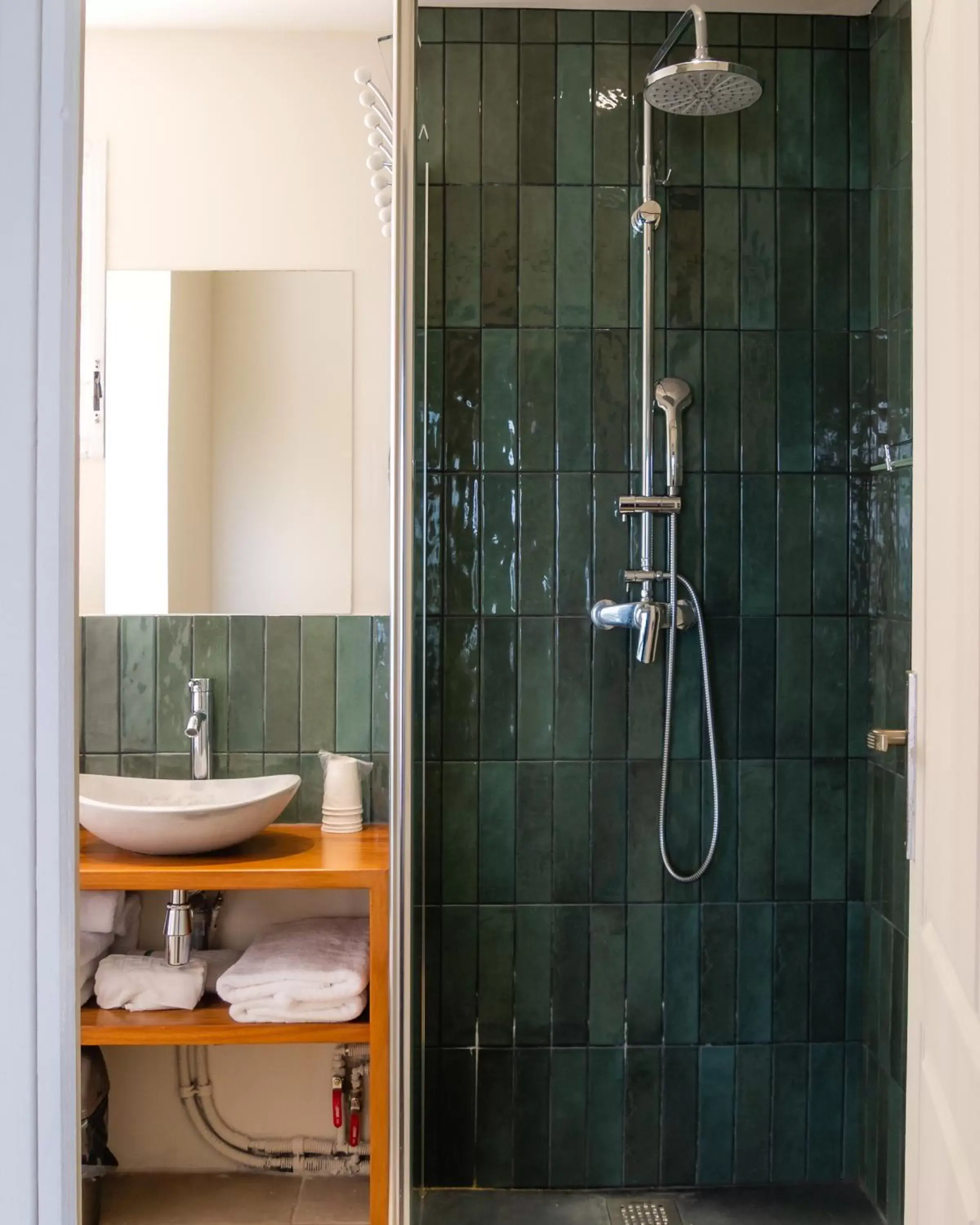 Shower, Bathroom in Hotel ILOMA Corail Residence