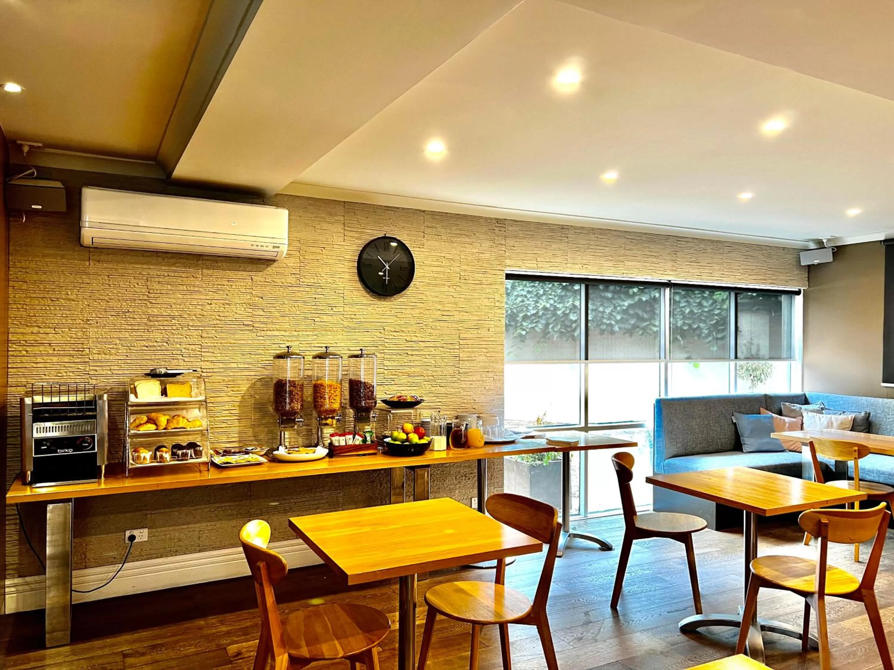 Breakfast in The Waverley International Hotel