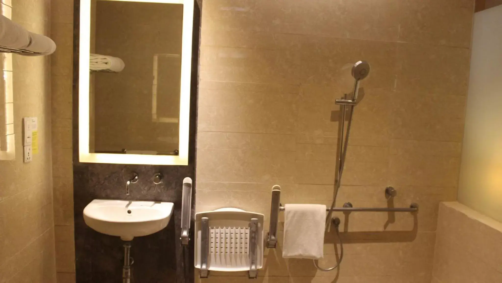 Photo of the whole room, Bathroom in Holiday Inn New Delhi Mayur Vihar Noida, an IHG Hotel
