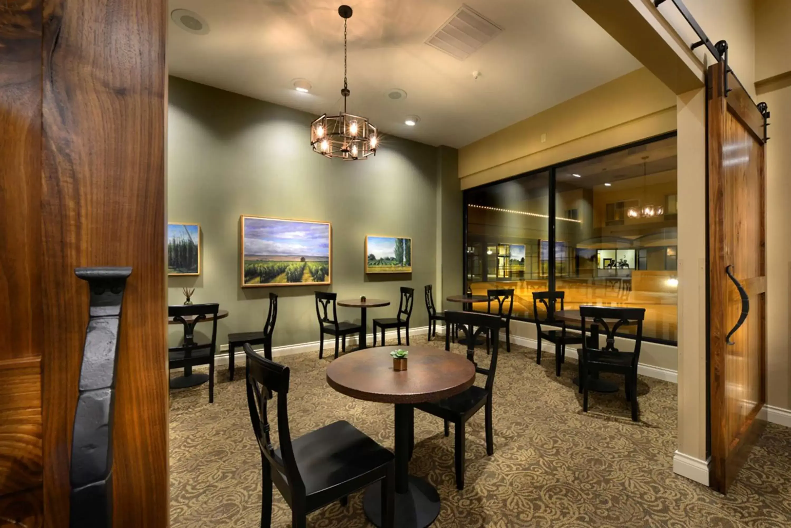 Lobby or reception, Restaurant/Places to Eat in Hotel Maison Yakima Tapestry Collection by Hilton