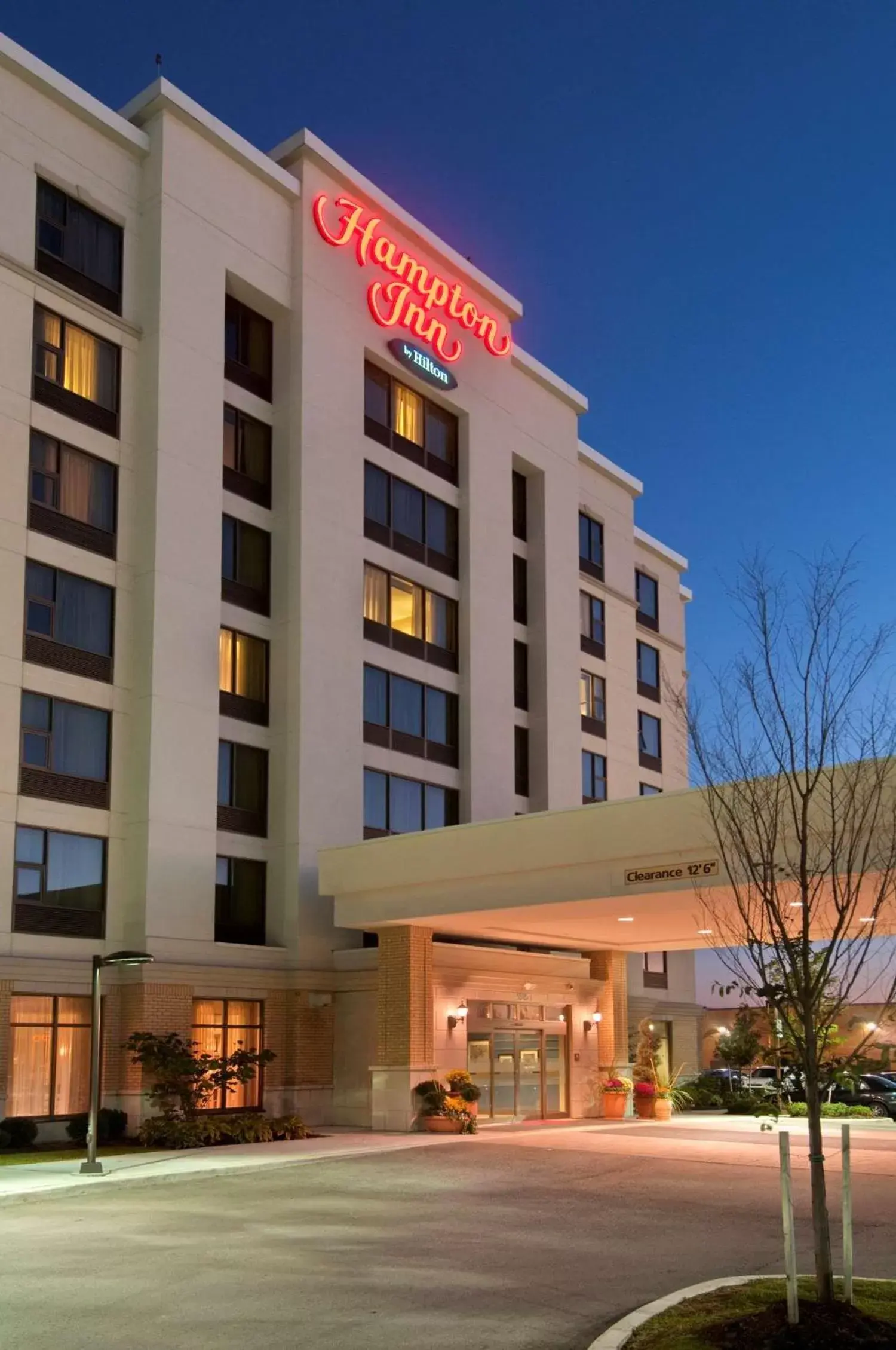 Property Building in Hampton Inn by Hilton Toronto Airport Corporate Centre