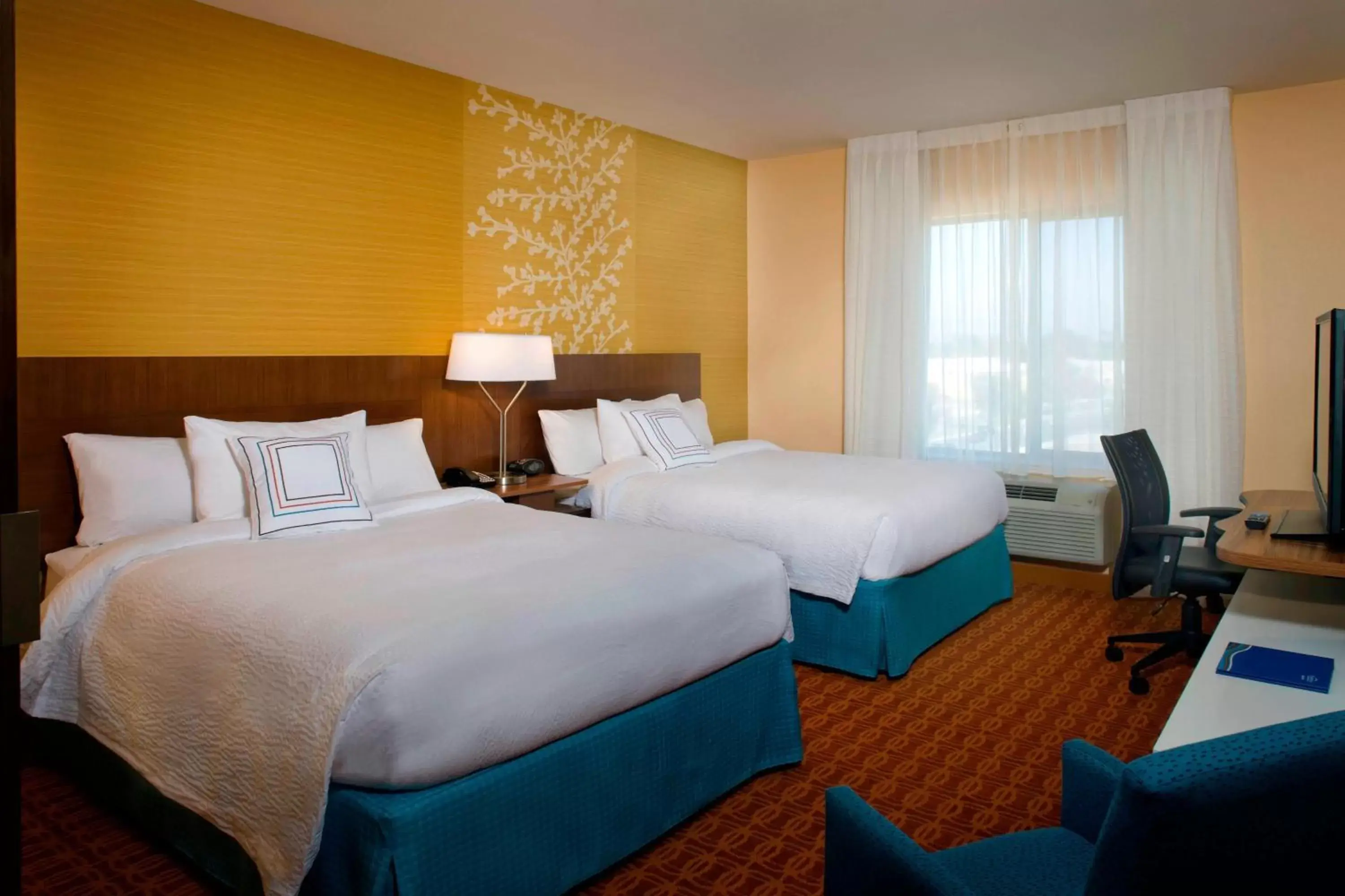 Photo of the whole room, Bed in Fairfield Inn & Suites by Marriott Tustin Orange County