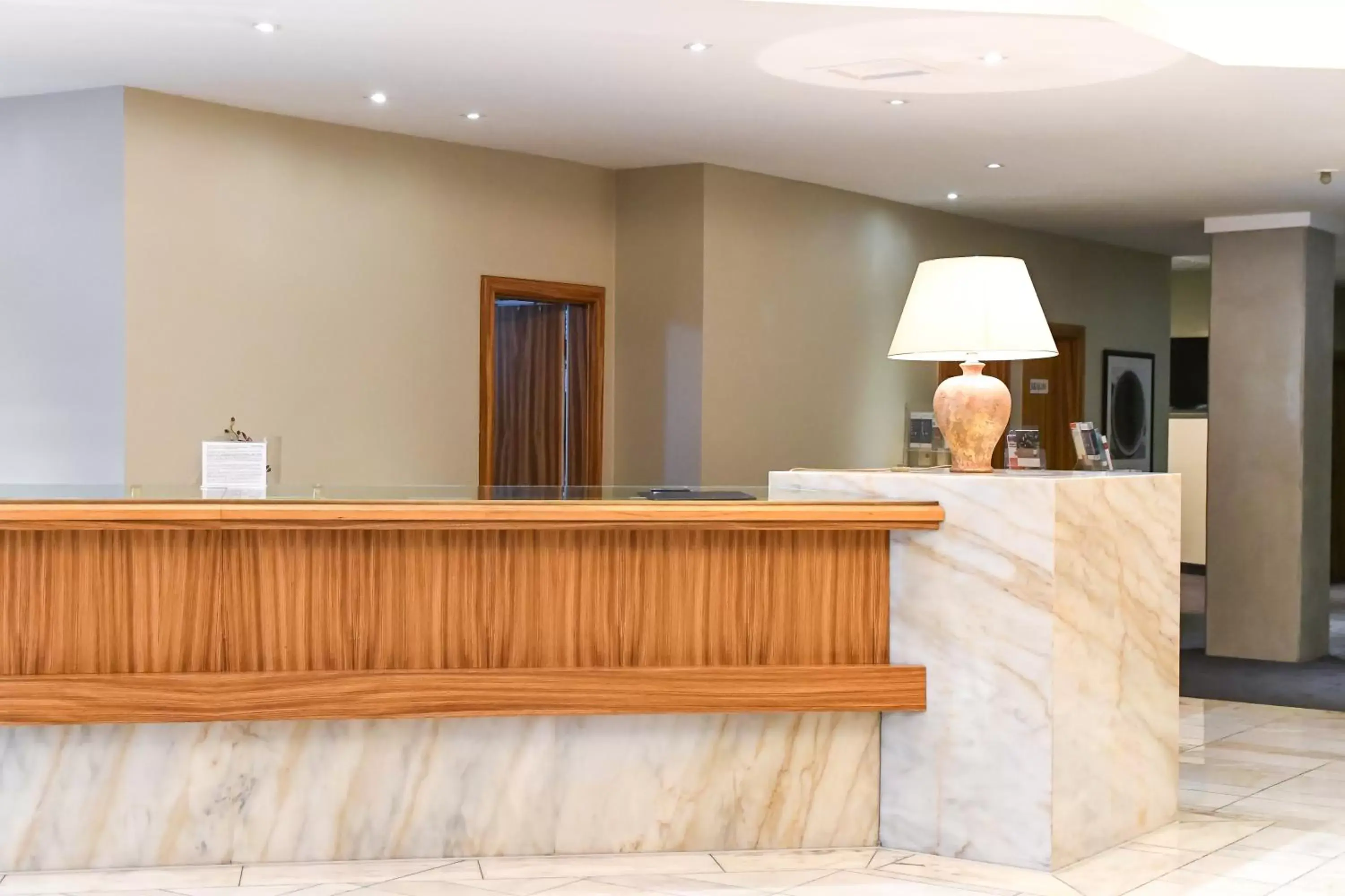 Lobby or reception in relexa hotel Airport Düsseldorf/Ratingen Lobby or reception in relexa hotel Airport Düsseldorf/Ratingen