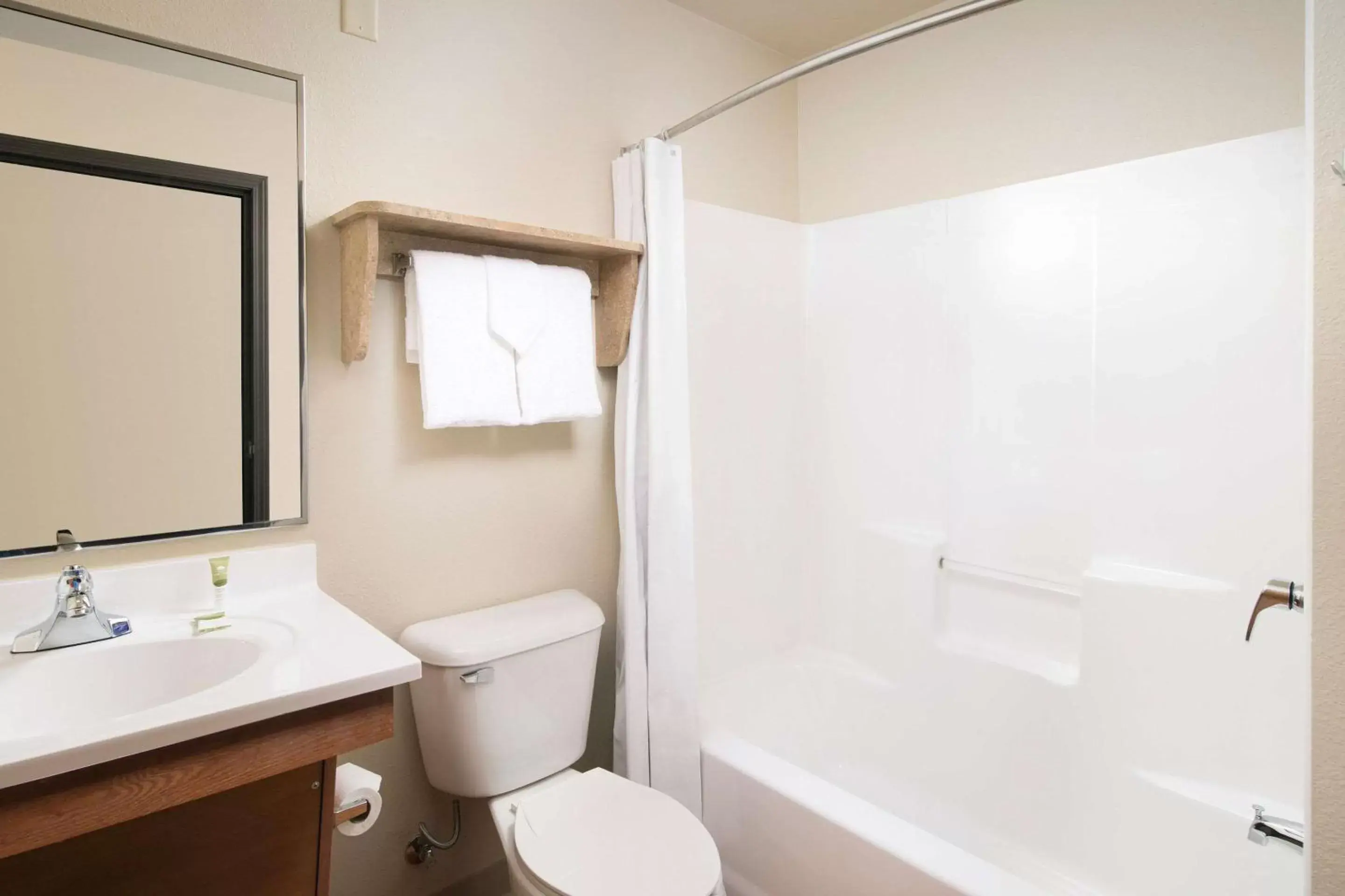 Double Room with Two Double Beds - Non-Smoking in WoodSpring Suites Spartanburg - Duncan Double Room with Two Double Beds - Non-Smoking in WoodSpring Suites Spartanburg - Duncan