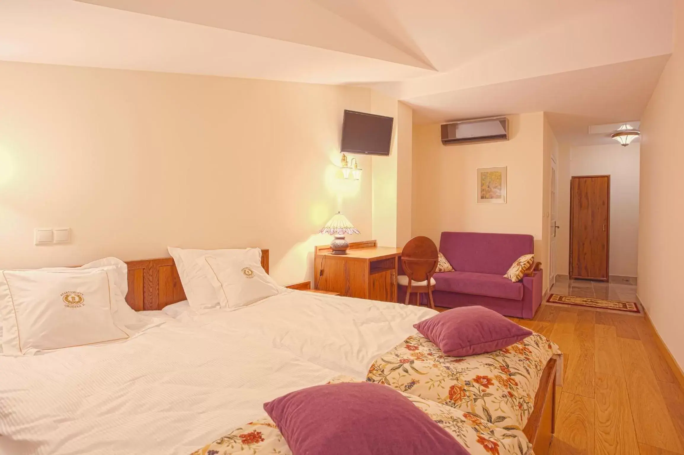 Photo of the whole room, Bed in Aparthotel Grodzka 21 Photo of the whole room, Bed in Aparthotel Grodzka 21