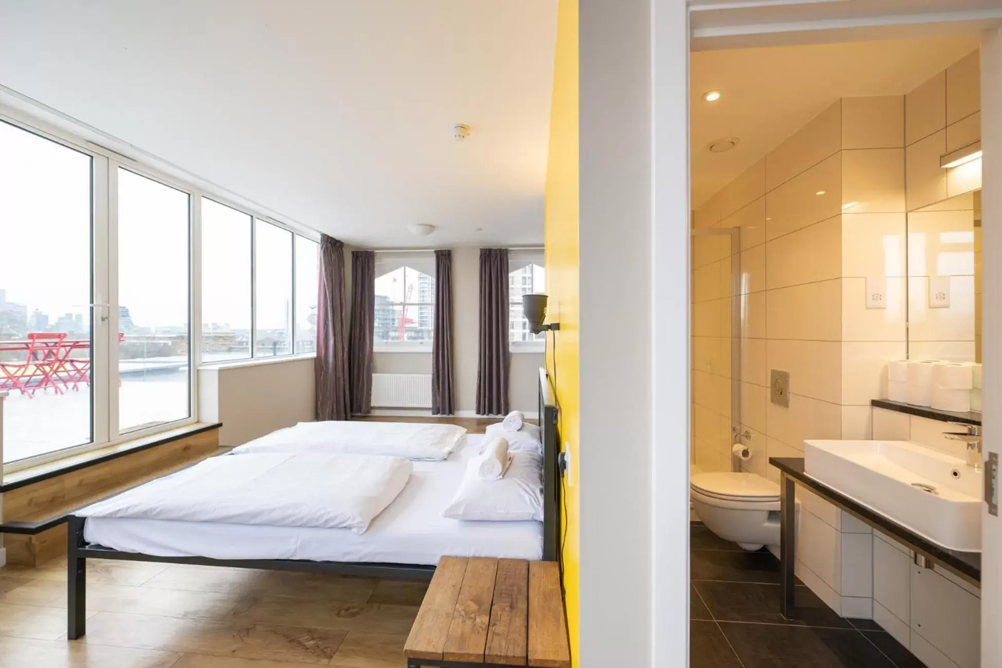 Bathroom, Bed in Wombat's City Hostel London