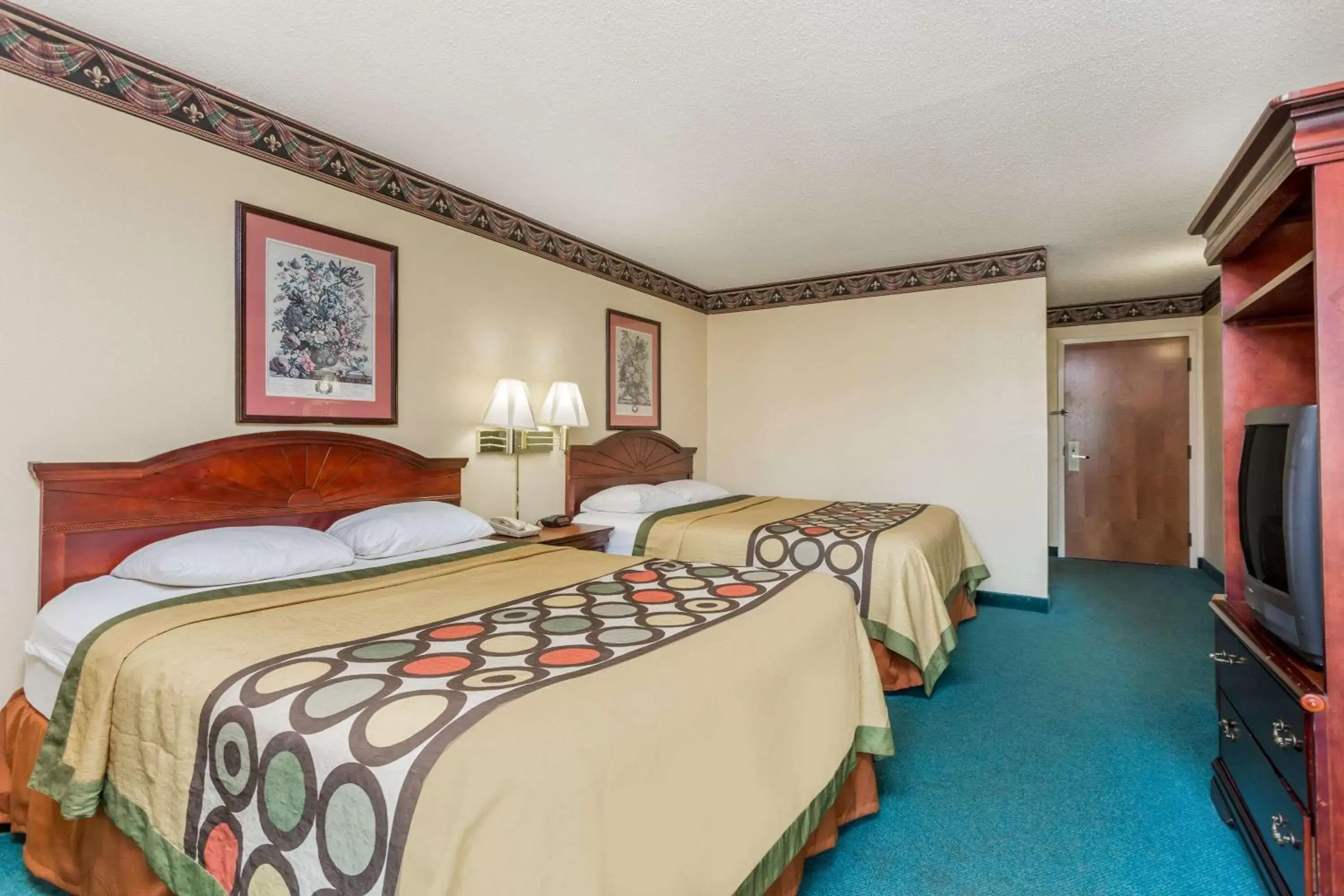 Photo of the whole room, Bed in Super 8 by Wyndham Piedmont Greenville Area