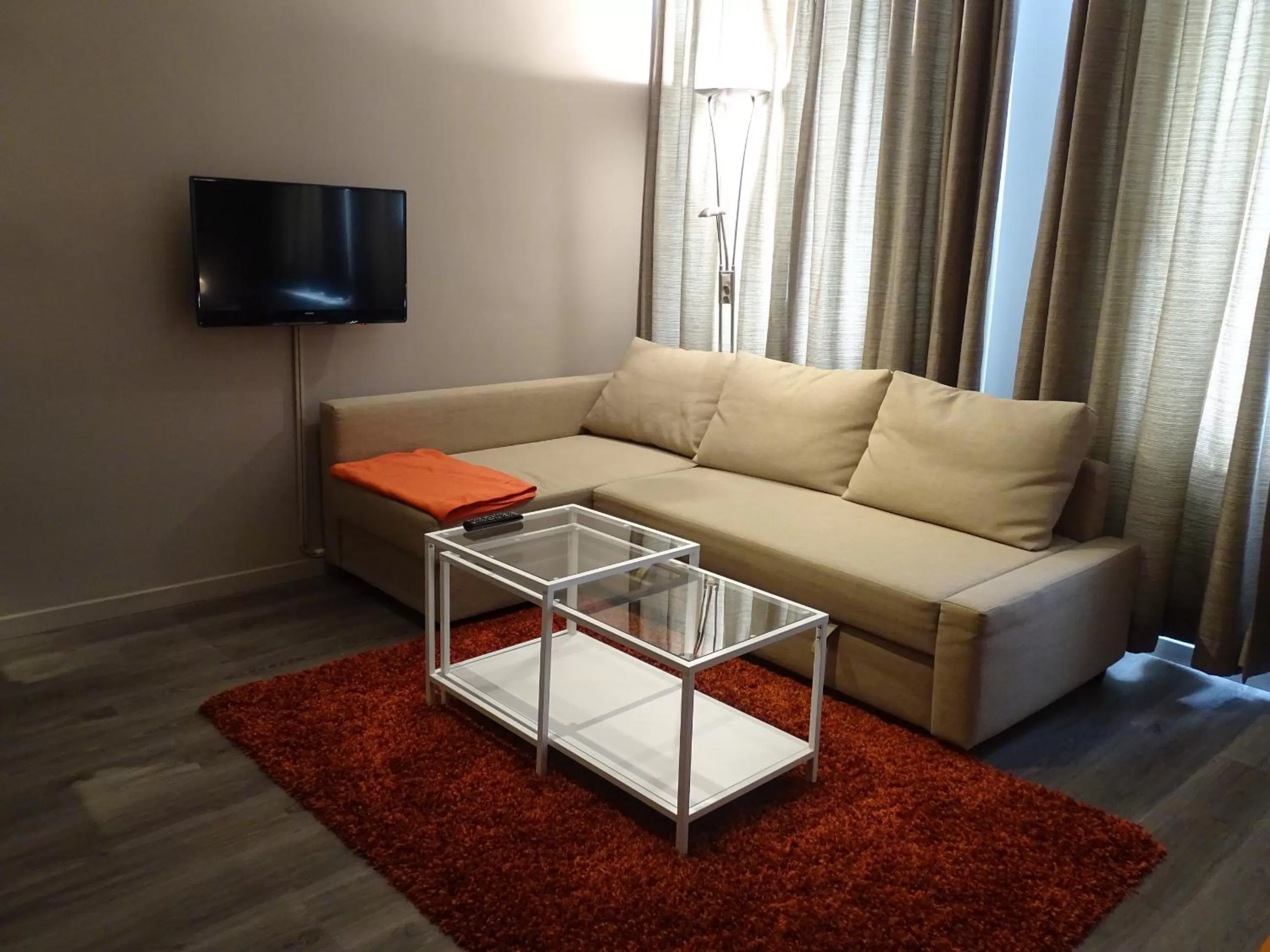 Living room in Suite 11