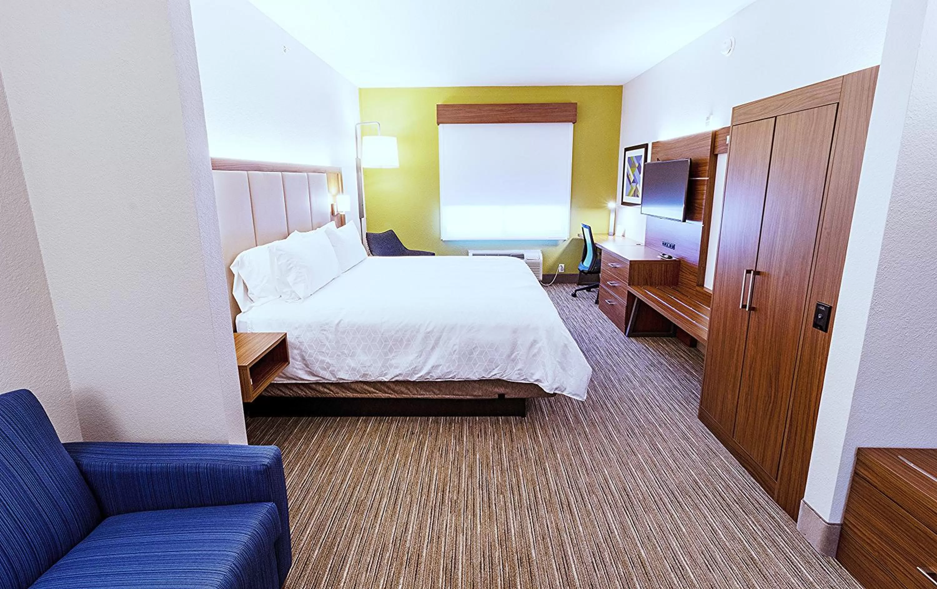 Photo of the whole room, Bed in Holiday Inn Express Hotel & Suites Crestview South I-10 by IHG