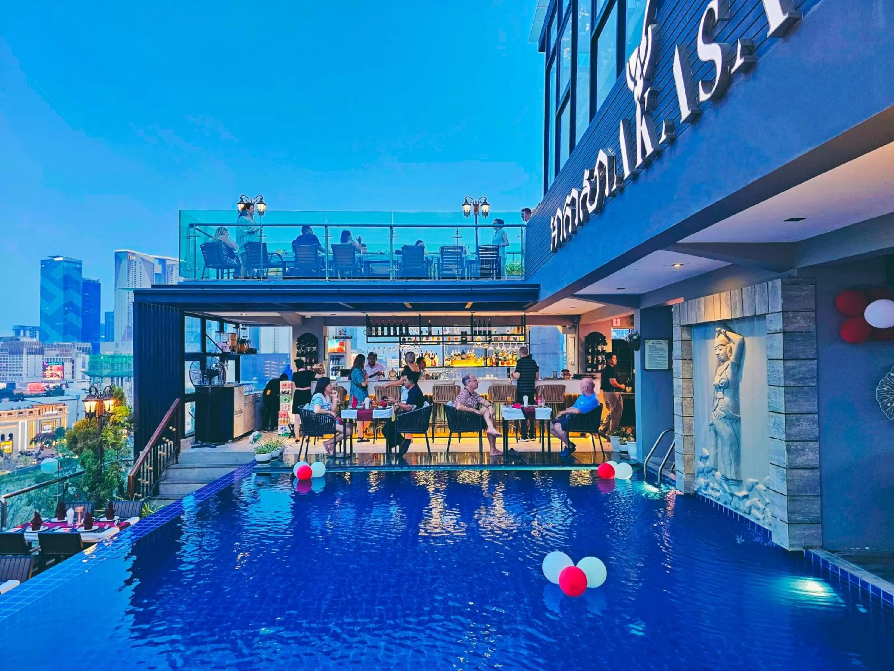 Swimming pool in Le Botum Hotel