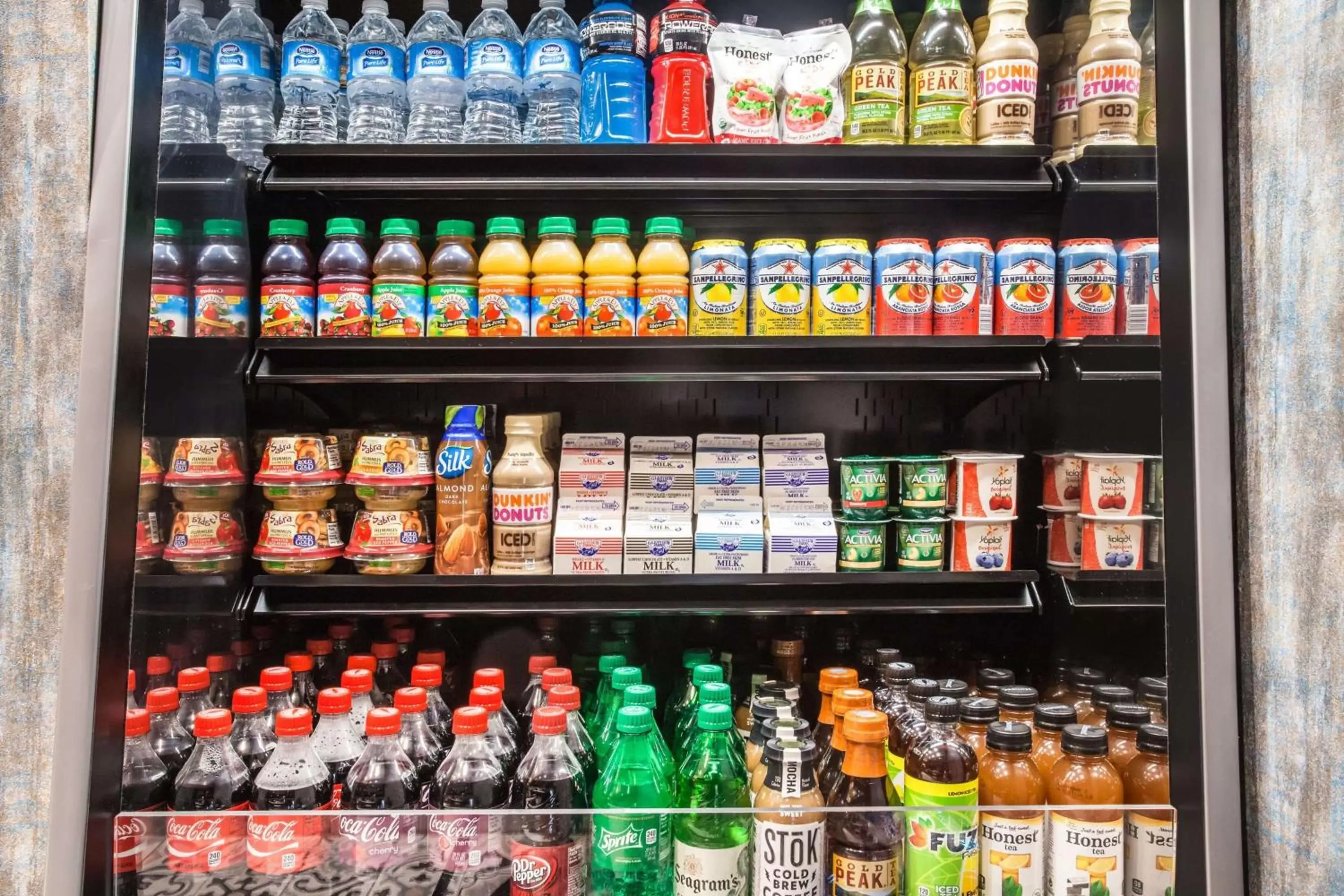 Food and drinks in Hilton Garden Inn West 35th Street Food and drinks in Hilton Garden Inn West 35th Street