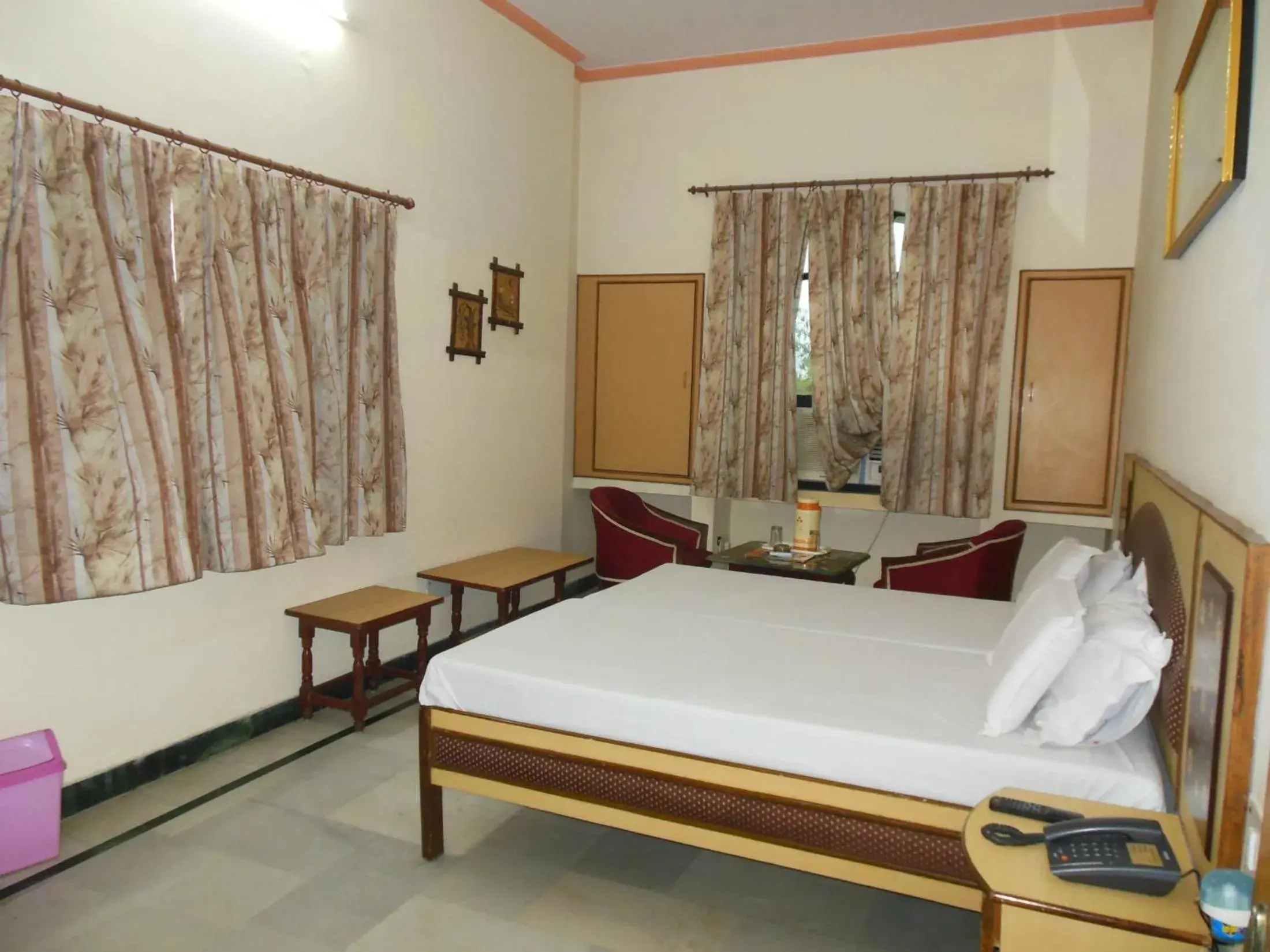 Photo of the whole room, Bed in Hotel Taj Plaza, VIP Road, Agra