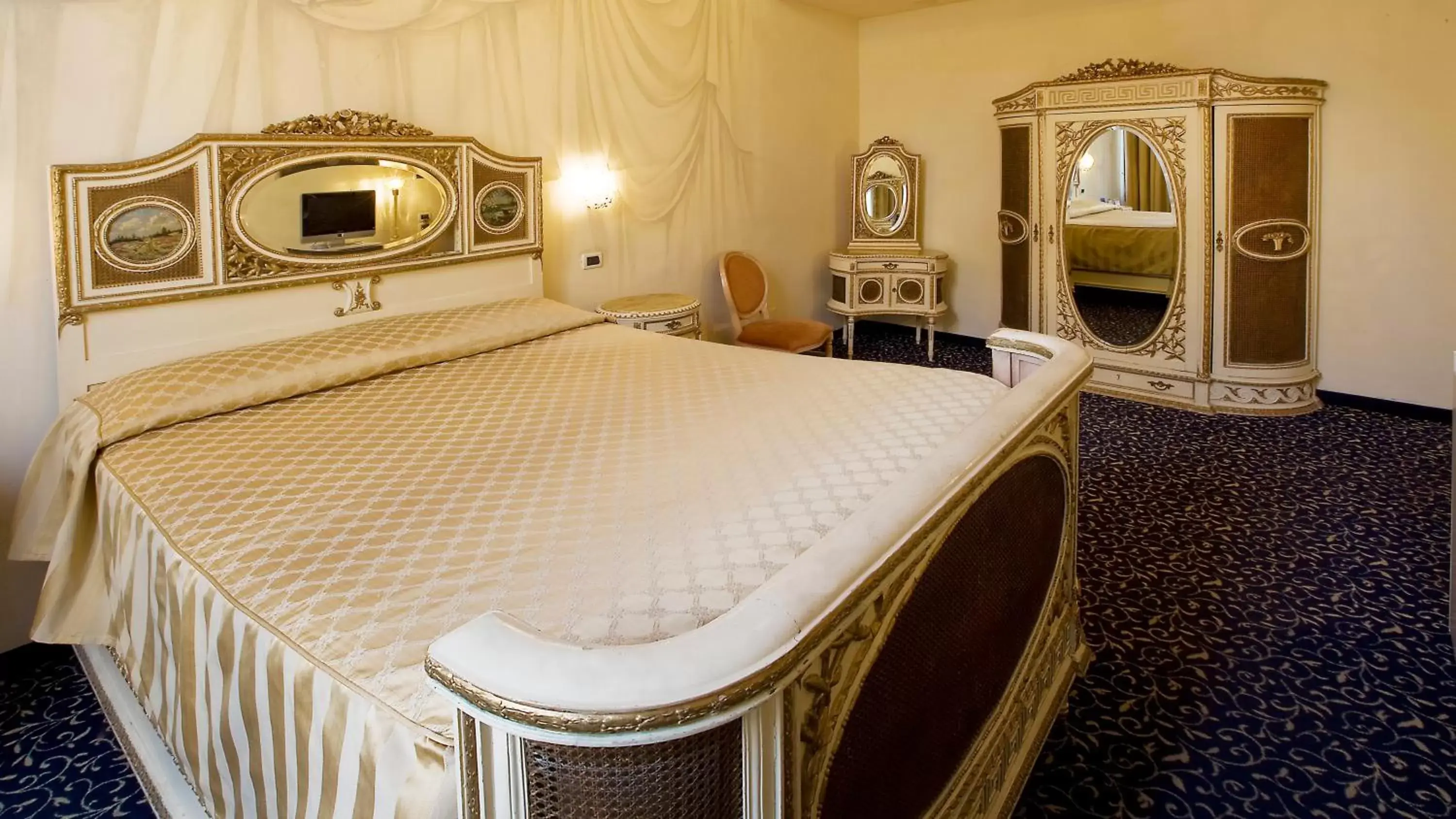 Photo of the whole room, Bed in Hotel Principe