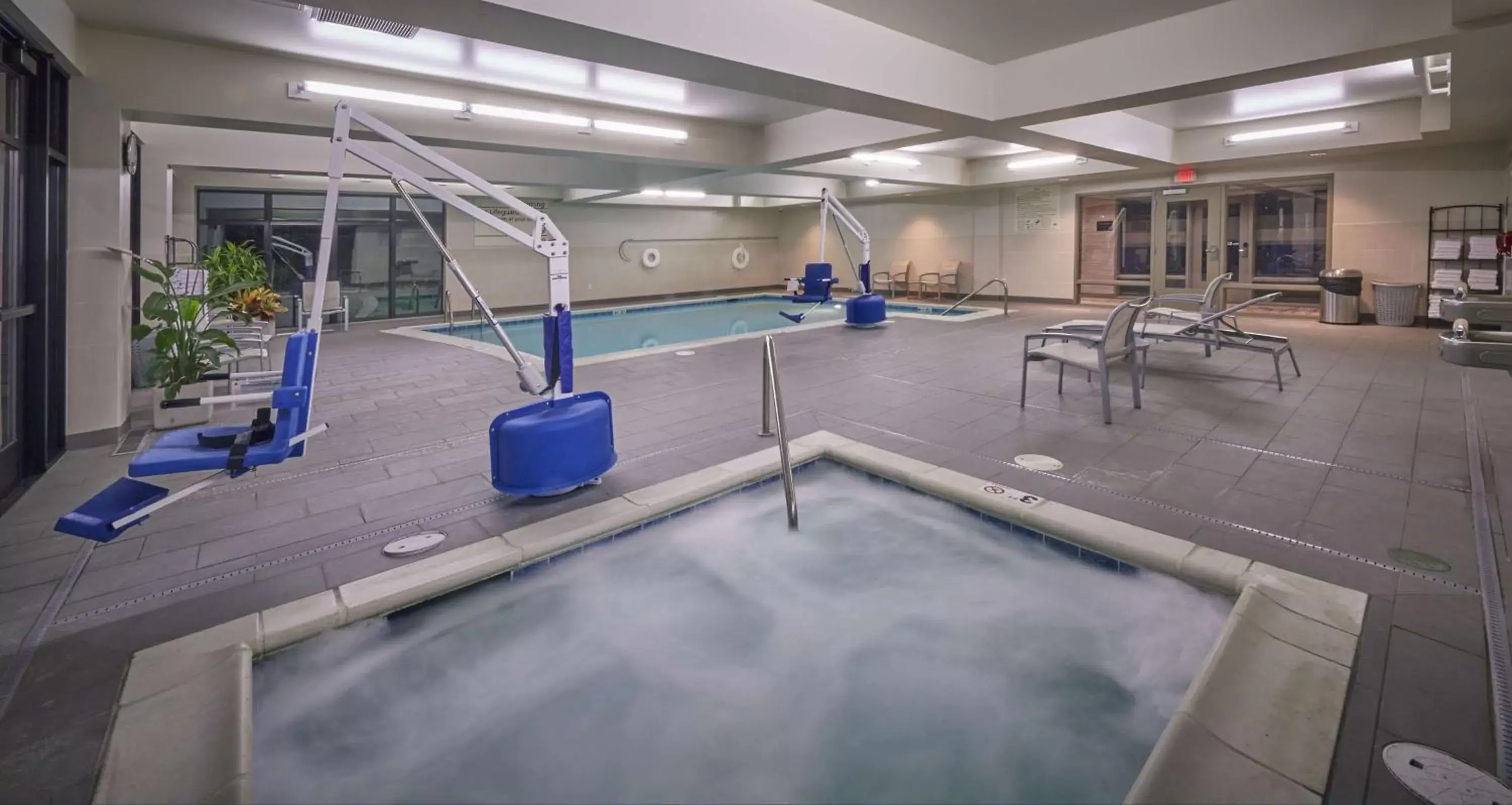 Pool view, Swimming Pool in Hampton Inn & Suites Hood River