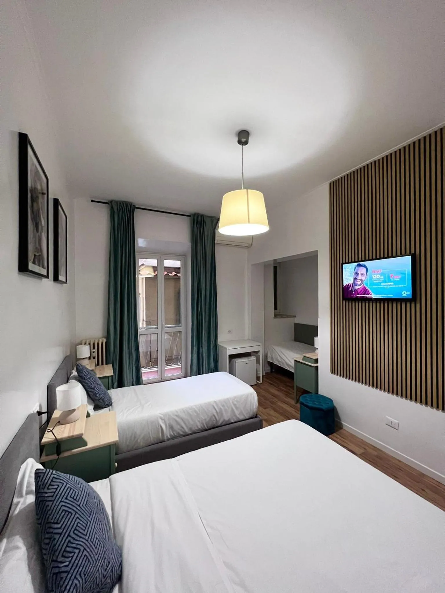 hair dresser, Bed in The Place In Rome Guest House