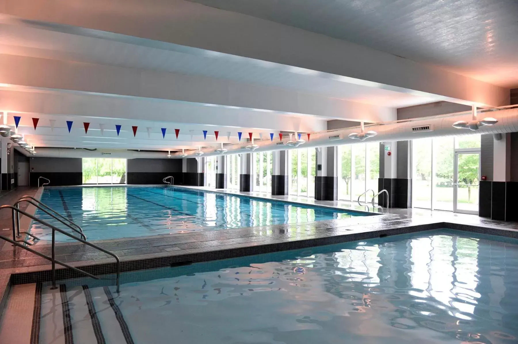 Spa and wellness centre/facilities, Swimming Pool in The Lensbury Resort