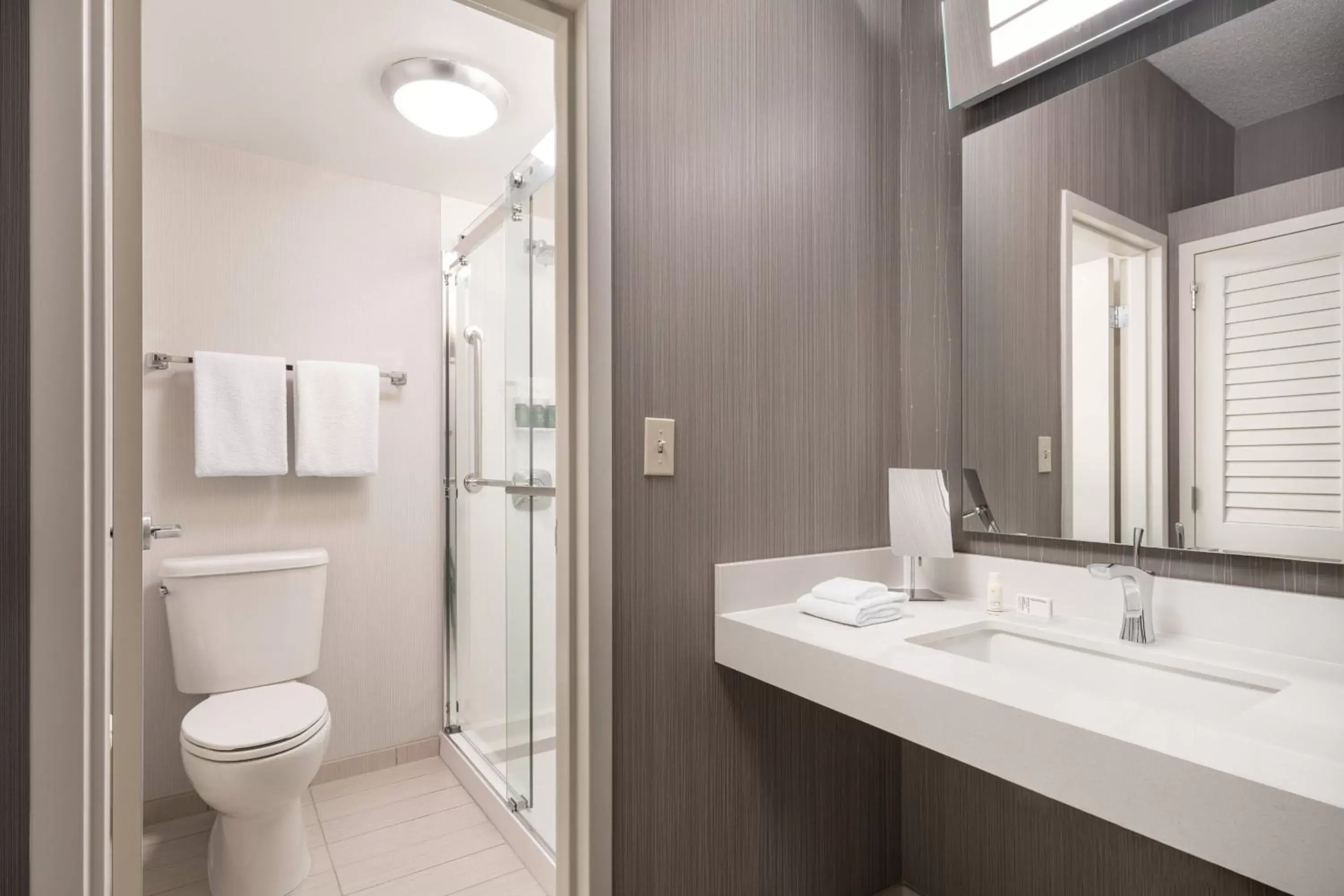 Bathroom in Courtyard by Marriott Boulder