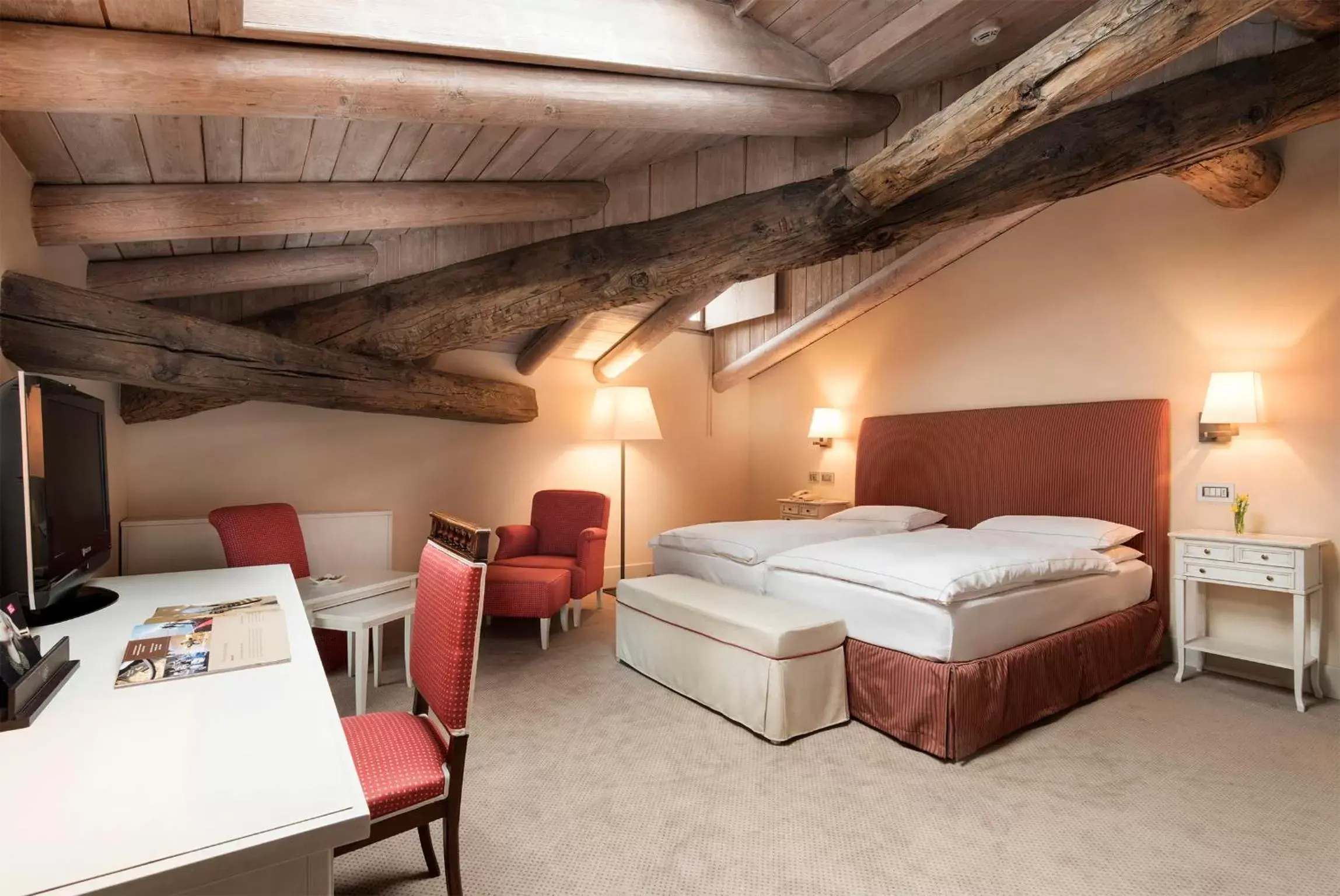 Photo of the whole room, Bed in Grand Hotel Della Posta