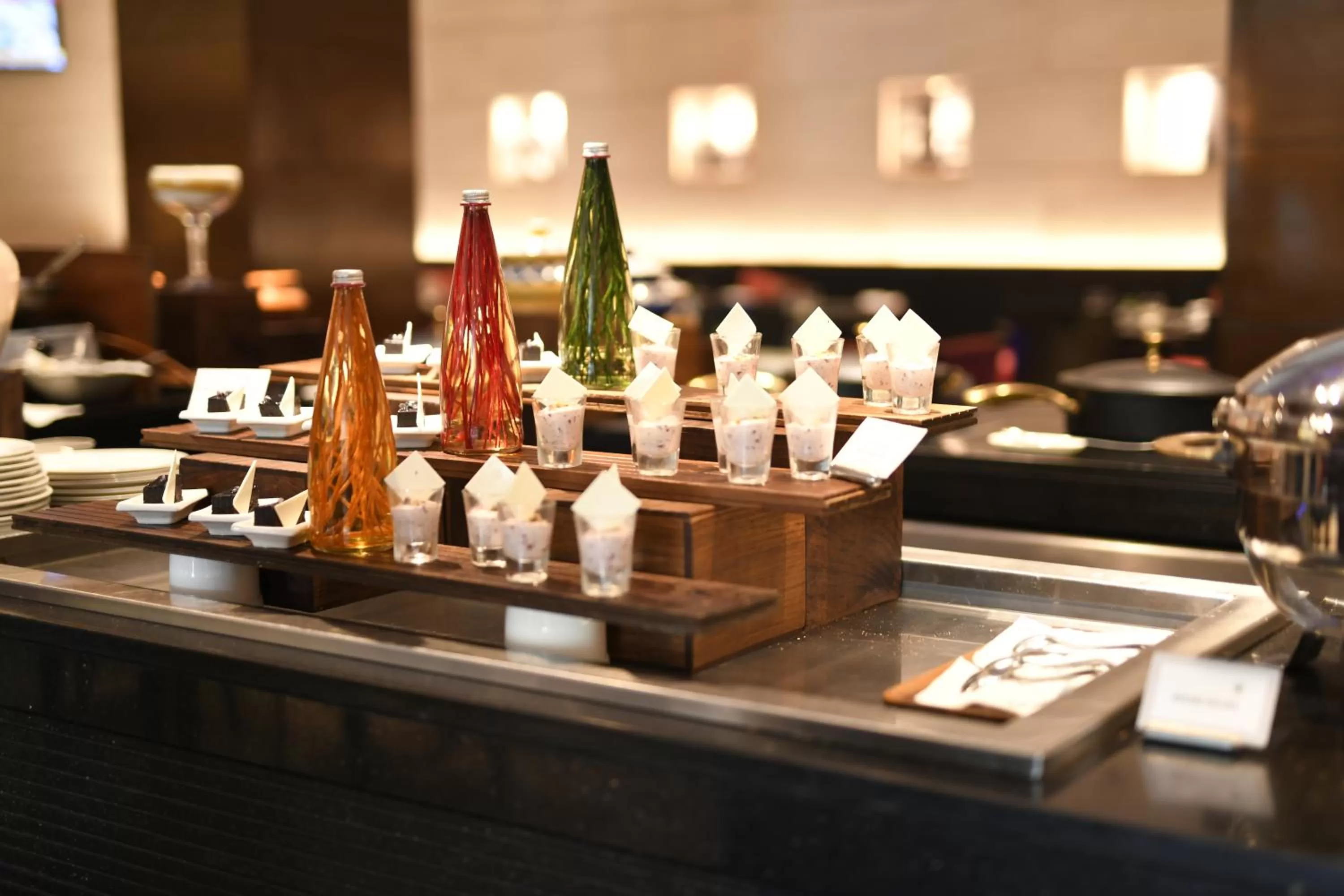 Restaurant/places to eat in Radisson Blu Plaza Delhi Airport