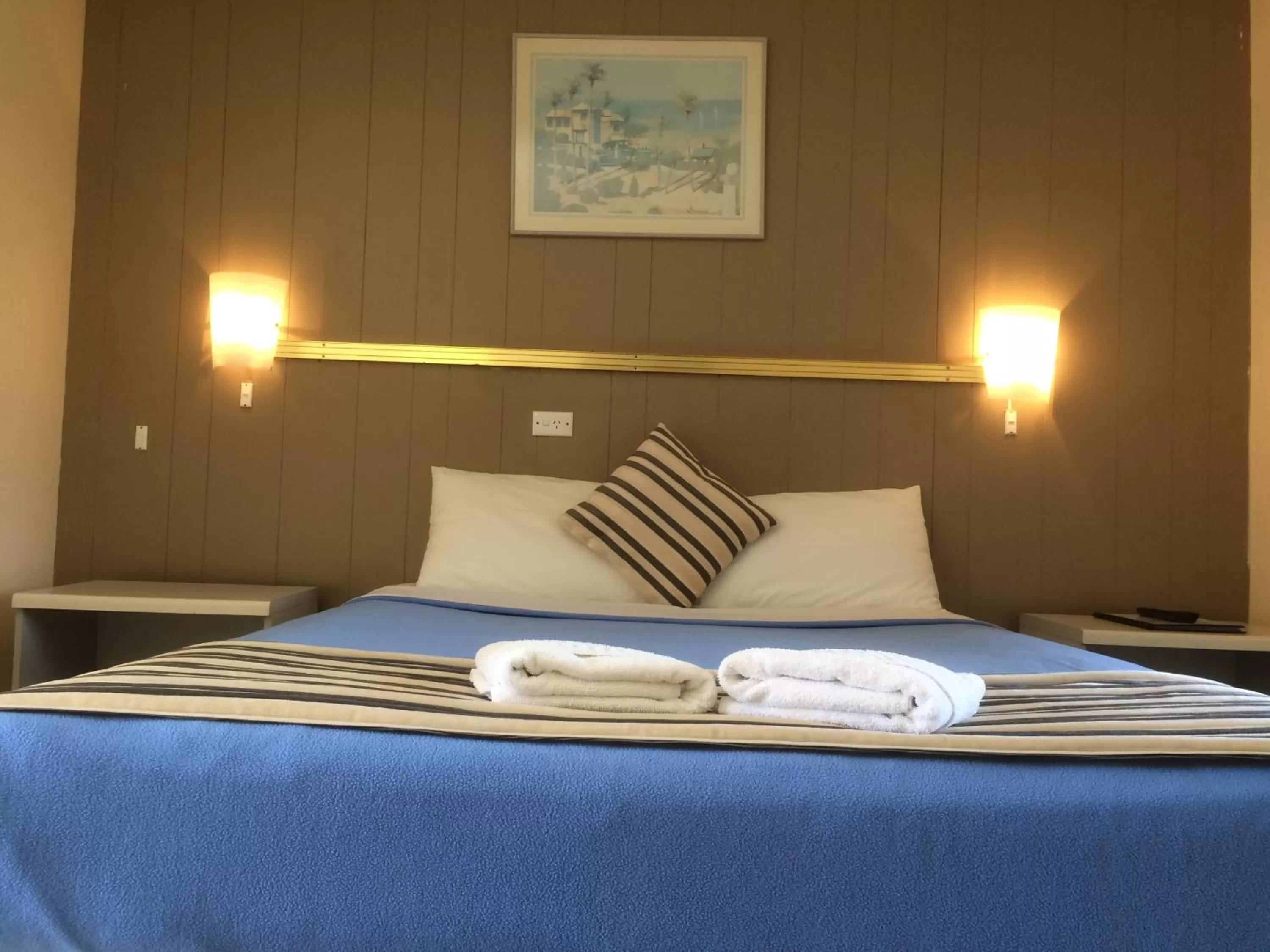 Bedroom in Riverview Motor Inn