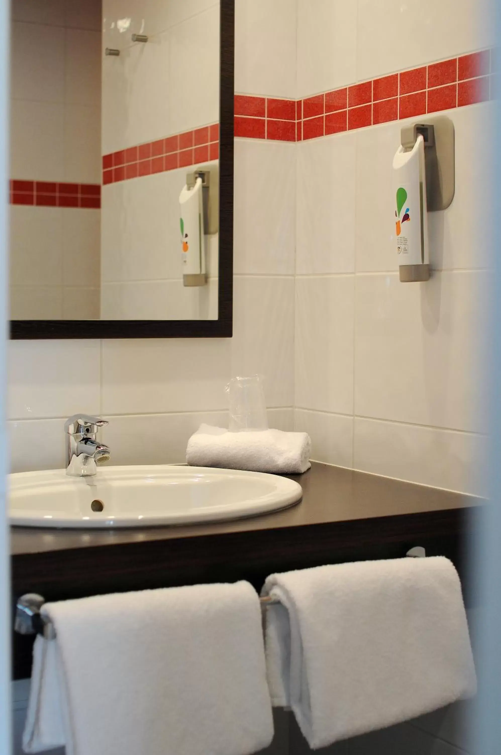 Bathroom in ibis Styles Segre