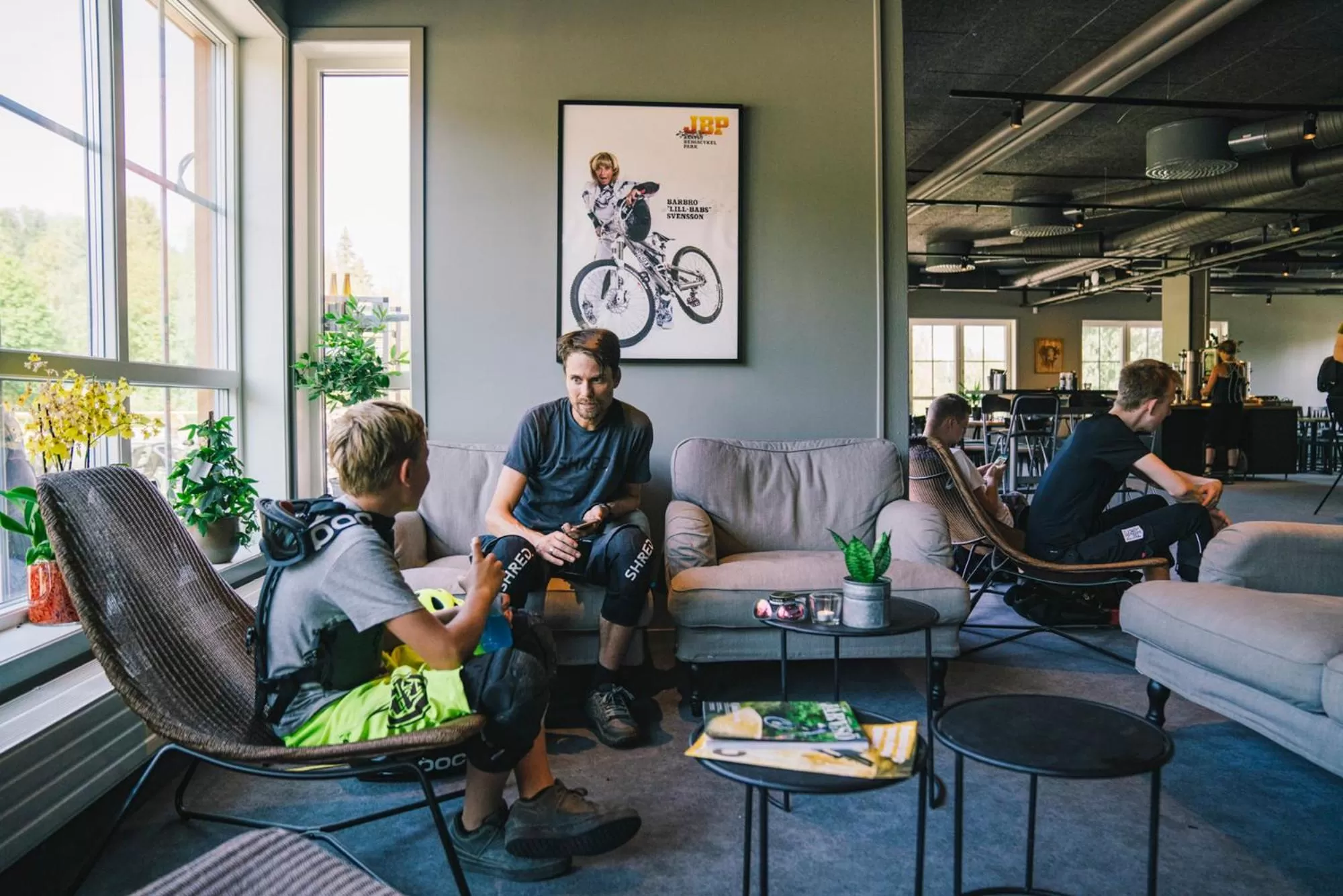 Restaurant/places to eat in JBP Hotell