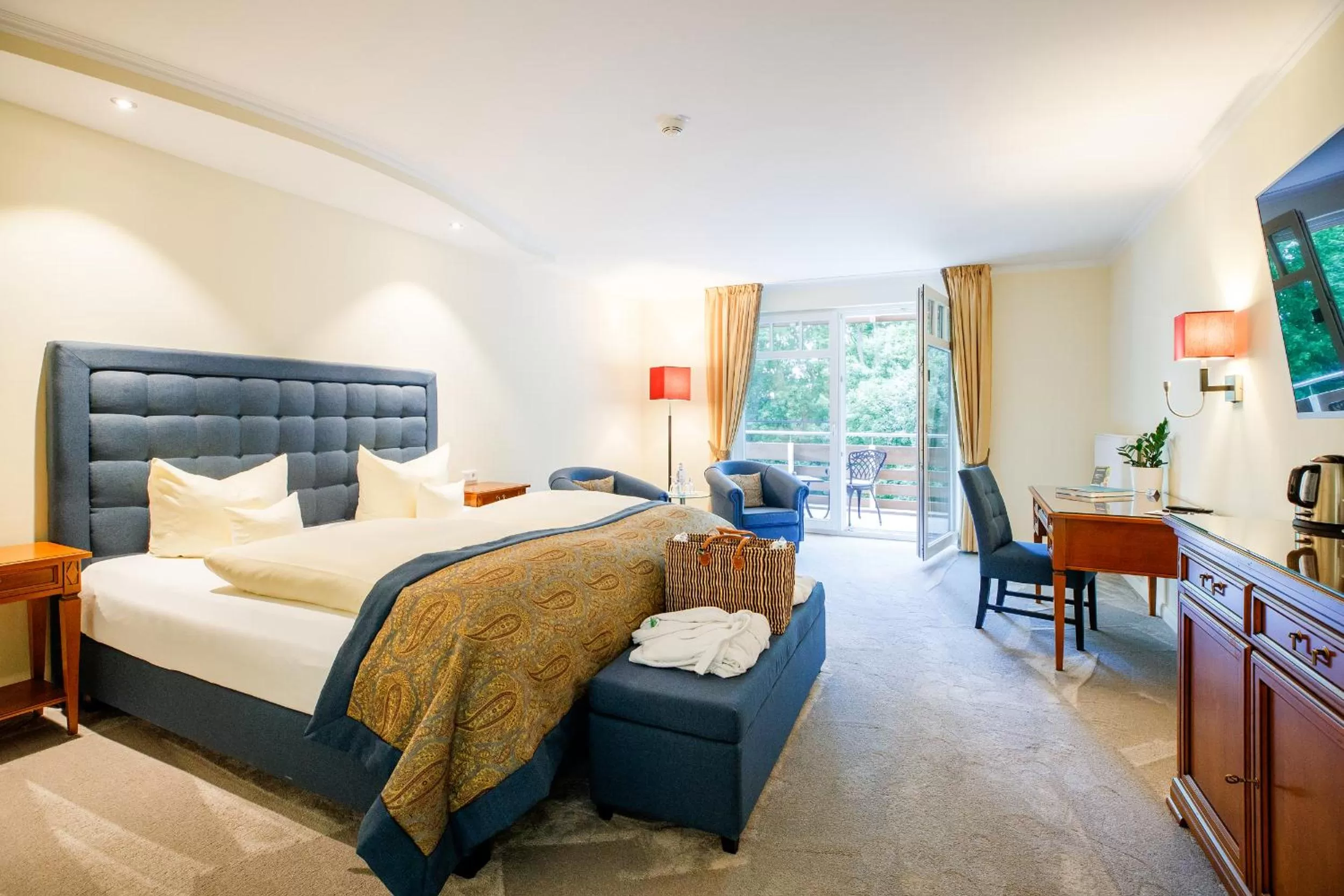 Living room, Bed in Kurhaus am Inselsee