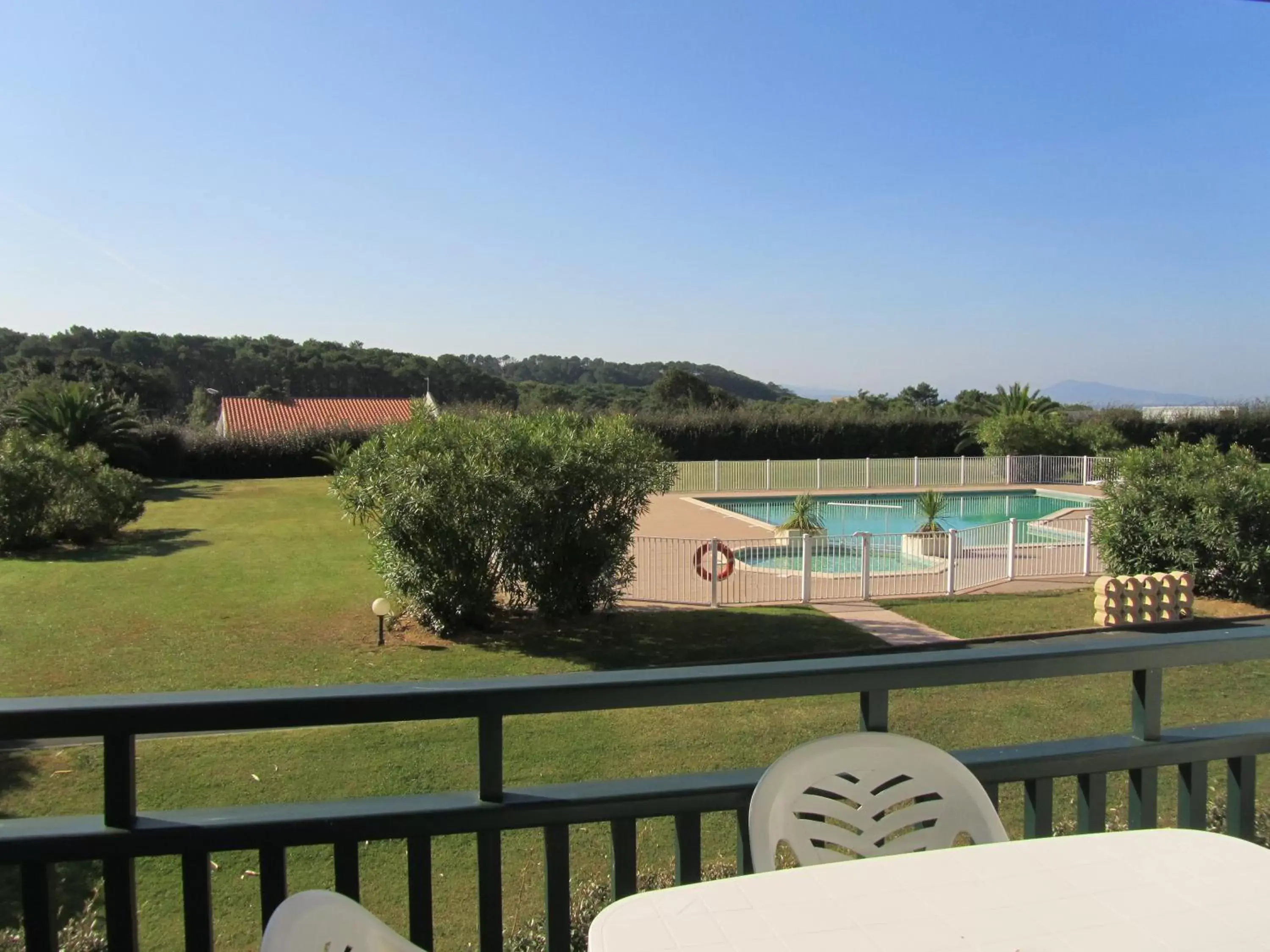 Balcony/Terrace, Pool View in Résidence Mer & Golf Ilbarritz