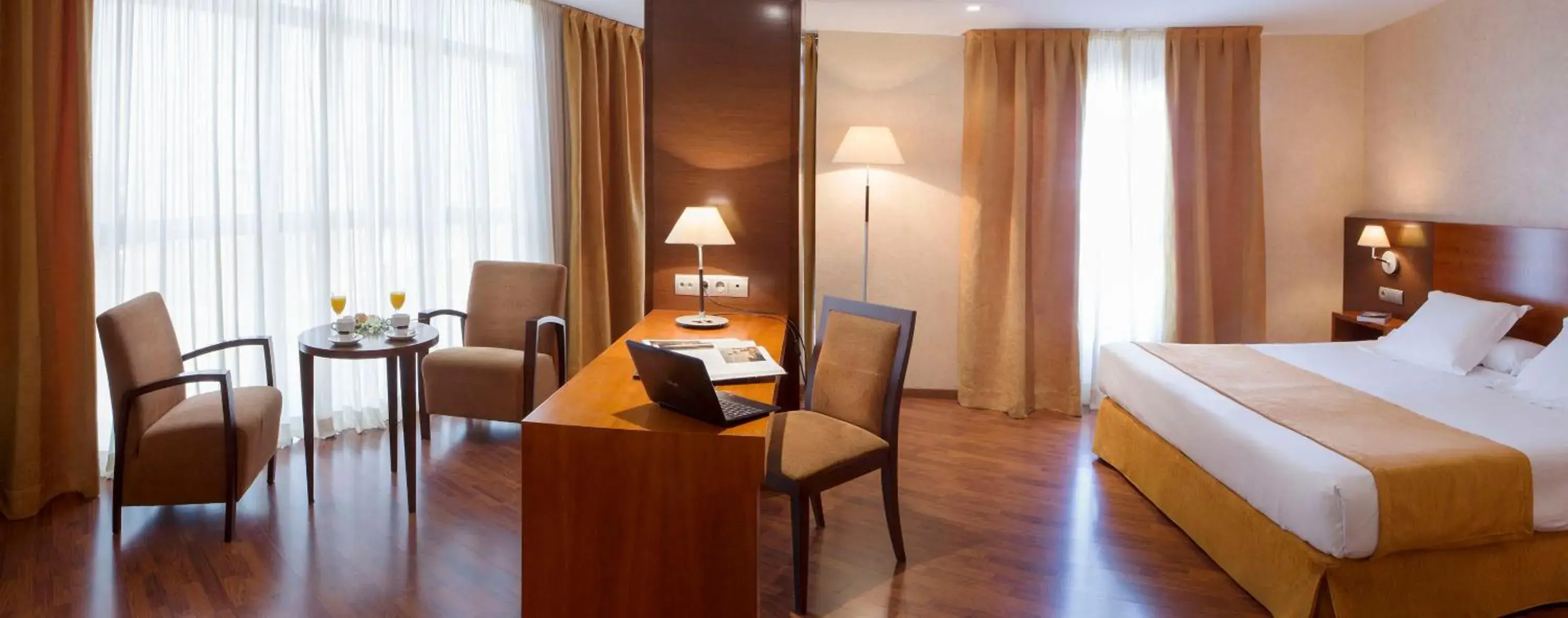 Photo of the whole room in Hotel Torre de Sila