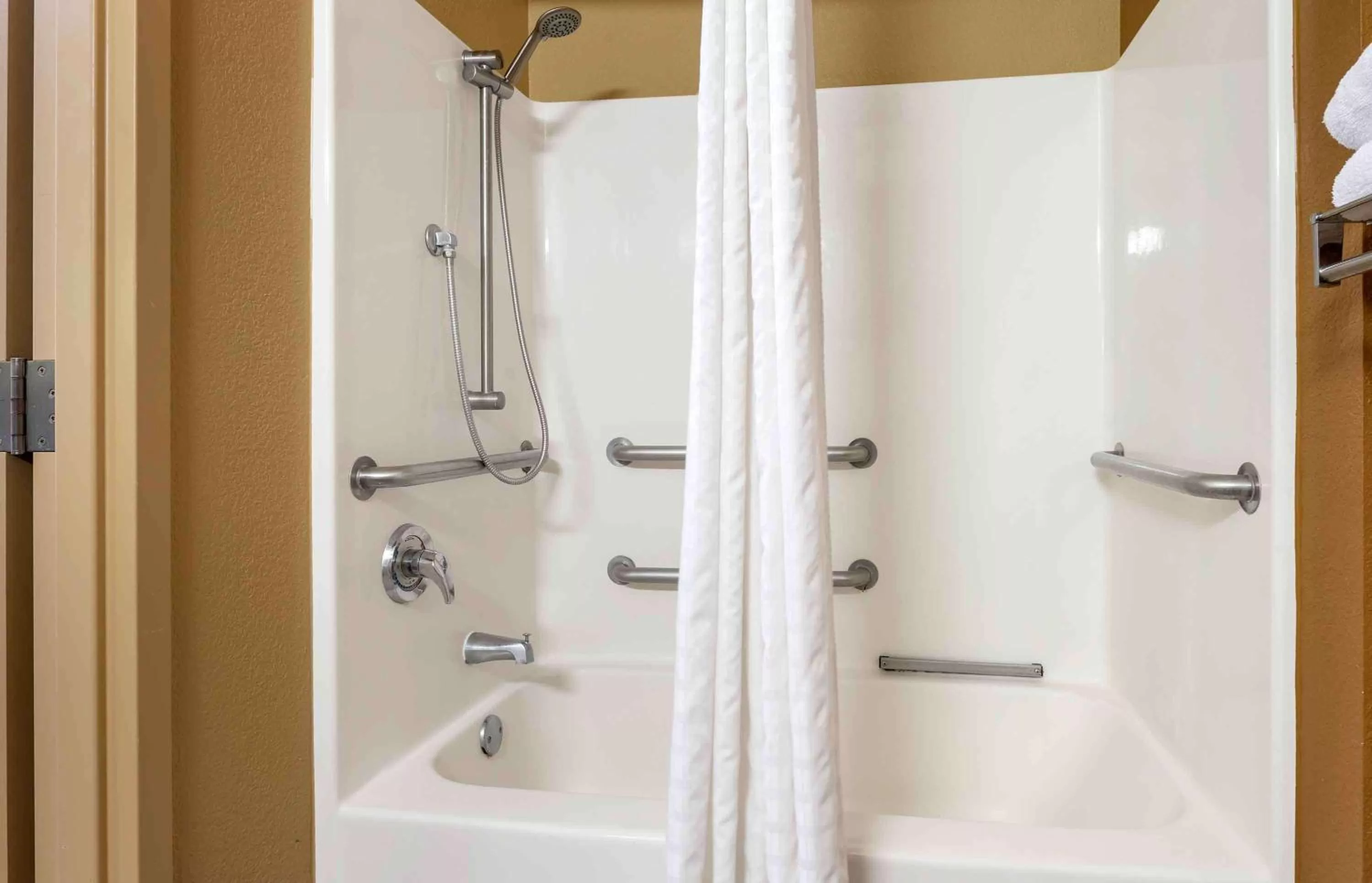 Bathroom in Extended Stay America Suites - Chicago - Schaumburg - I-90