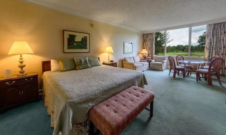 Bed in The Inn at Houndslake