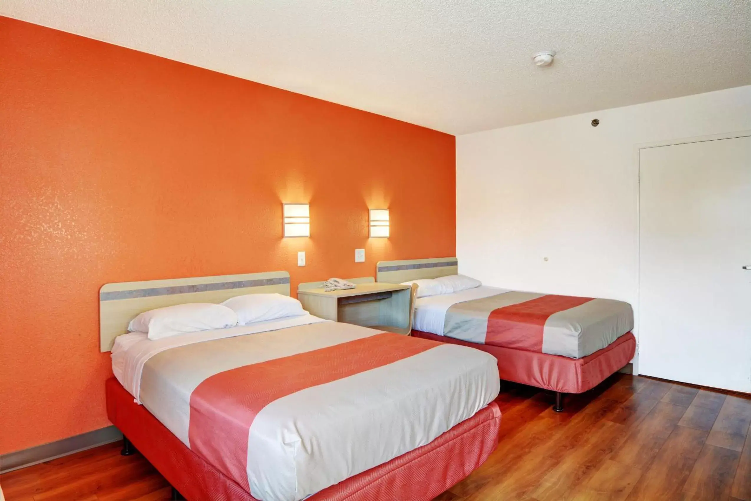 Bedroom, Bed in Motel 6-Wethersfield, CT - Hartford Bedroom, Bed in Motel 6-Wethersfield, CT - Hartford