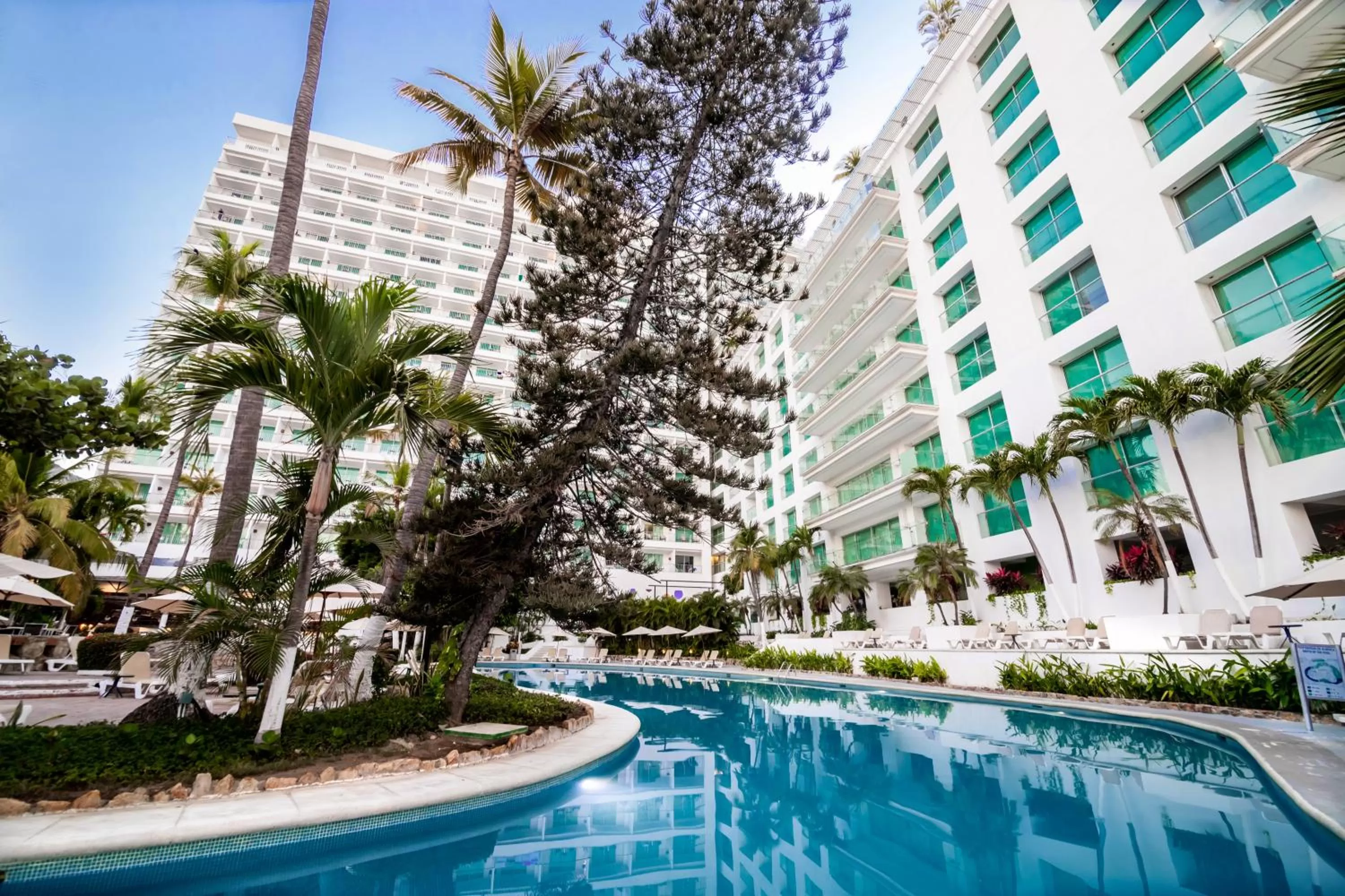 Swimming pool in Emporio Acapulco