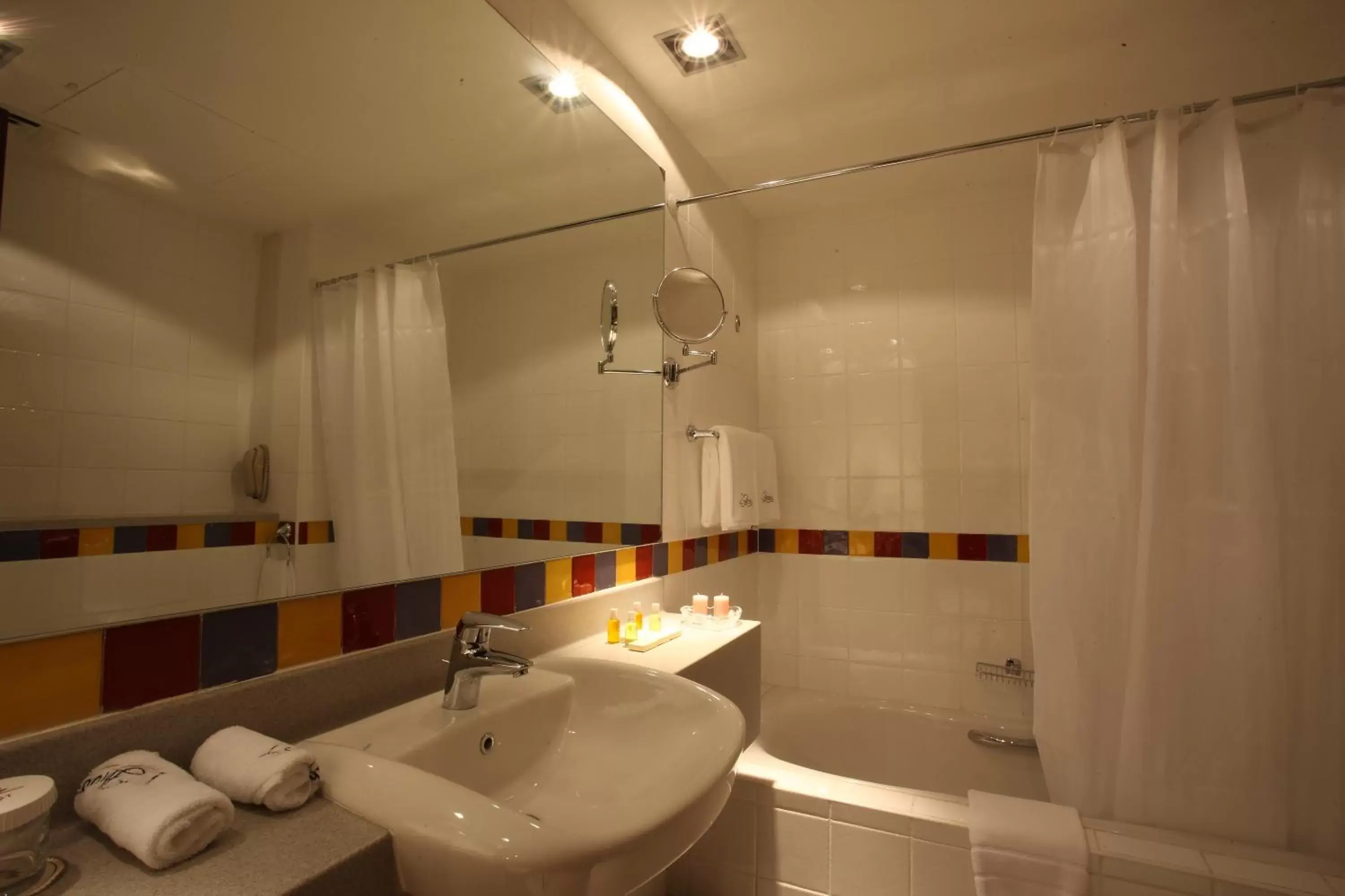 Bathroom in L'Arabia Hotel Apartments