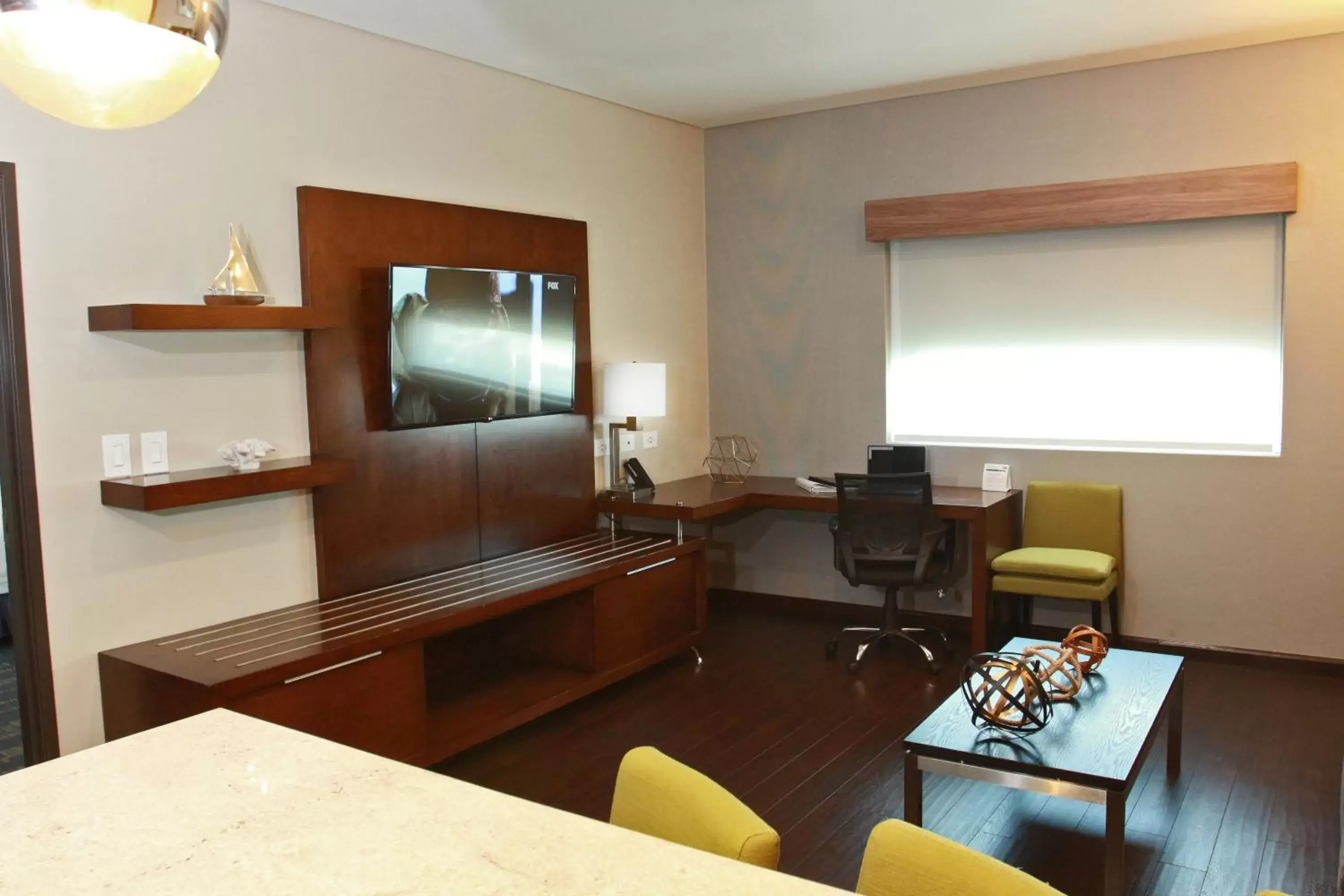 TV/Entertainment Center in Holiday Inn Express & Suites Mexicali, an IHG Hotel