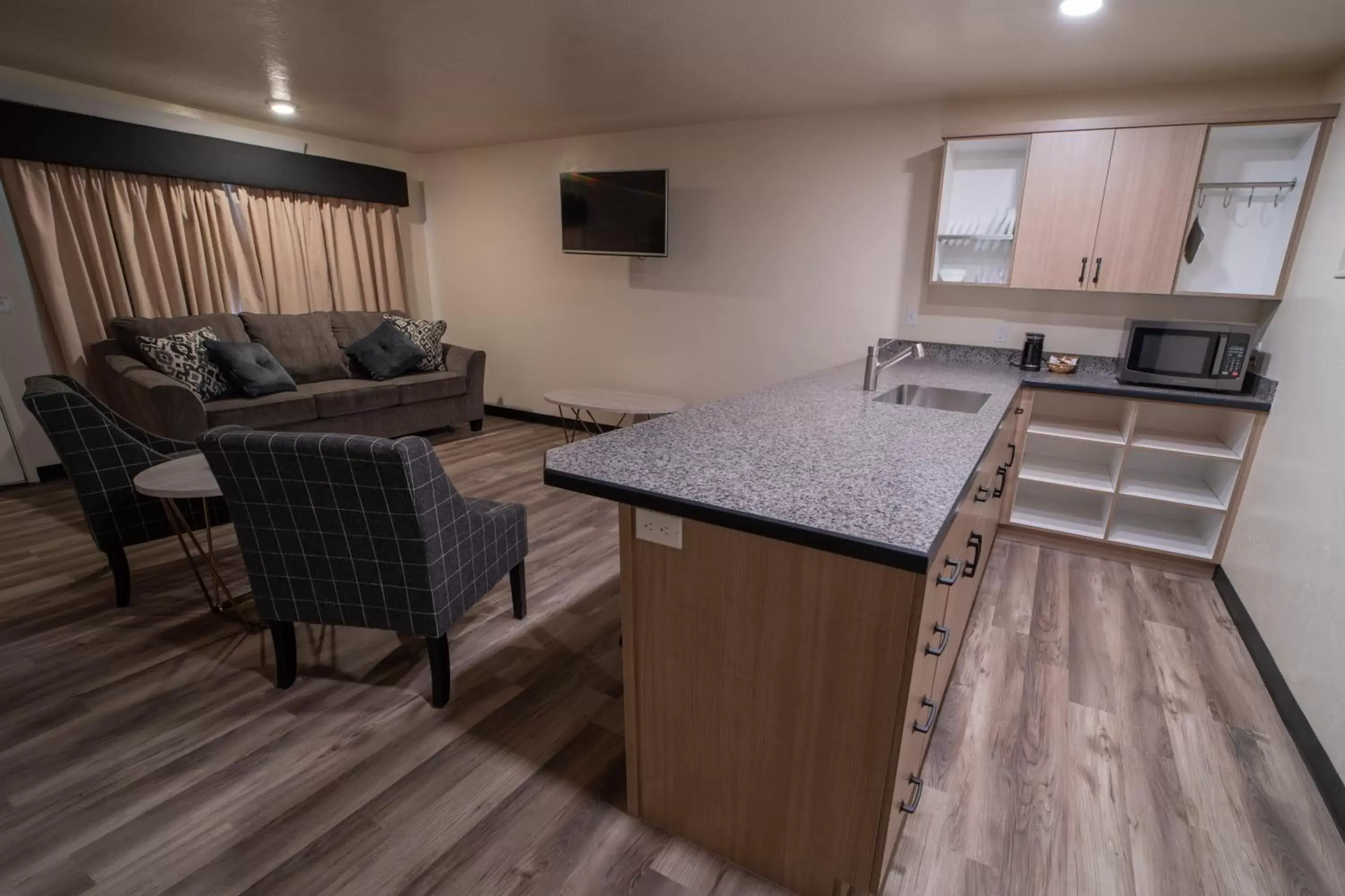 Standard Suite in Clover Creek Inn Standard Suite in Clover Creek Inn