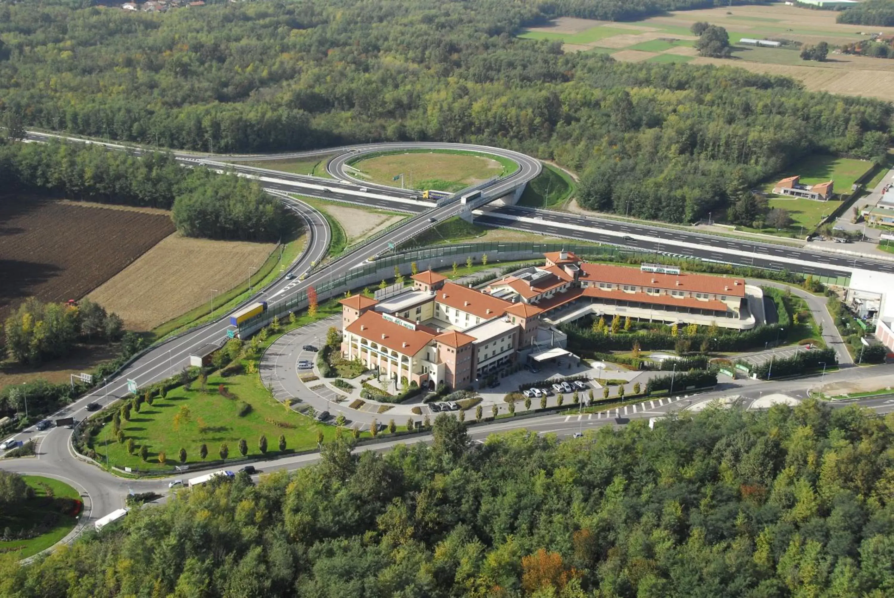 Facade/entrance, Bird's-eye View in Just Hotel Lomazzo Fiera