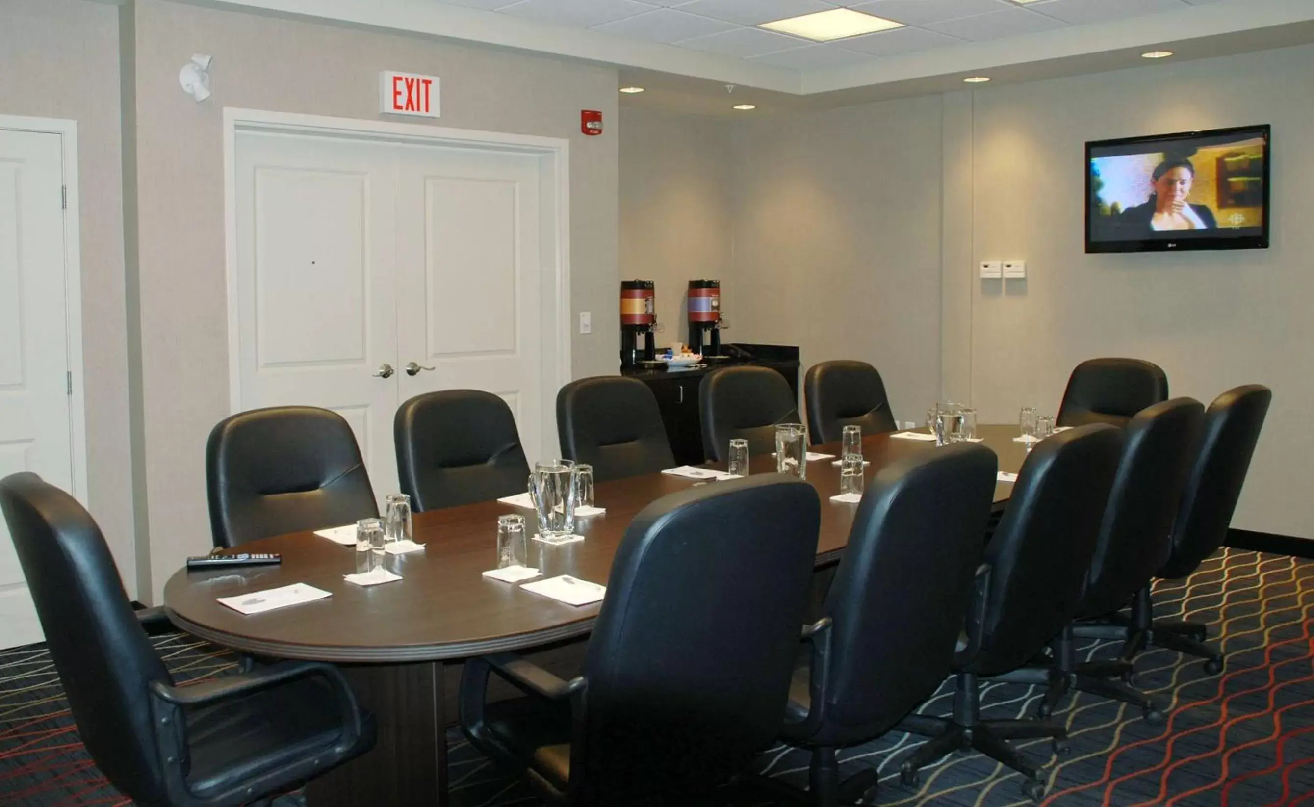 Meeting/conference room in Hampton Inn & Suites by Hilton Lethbridge